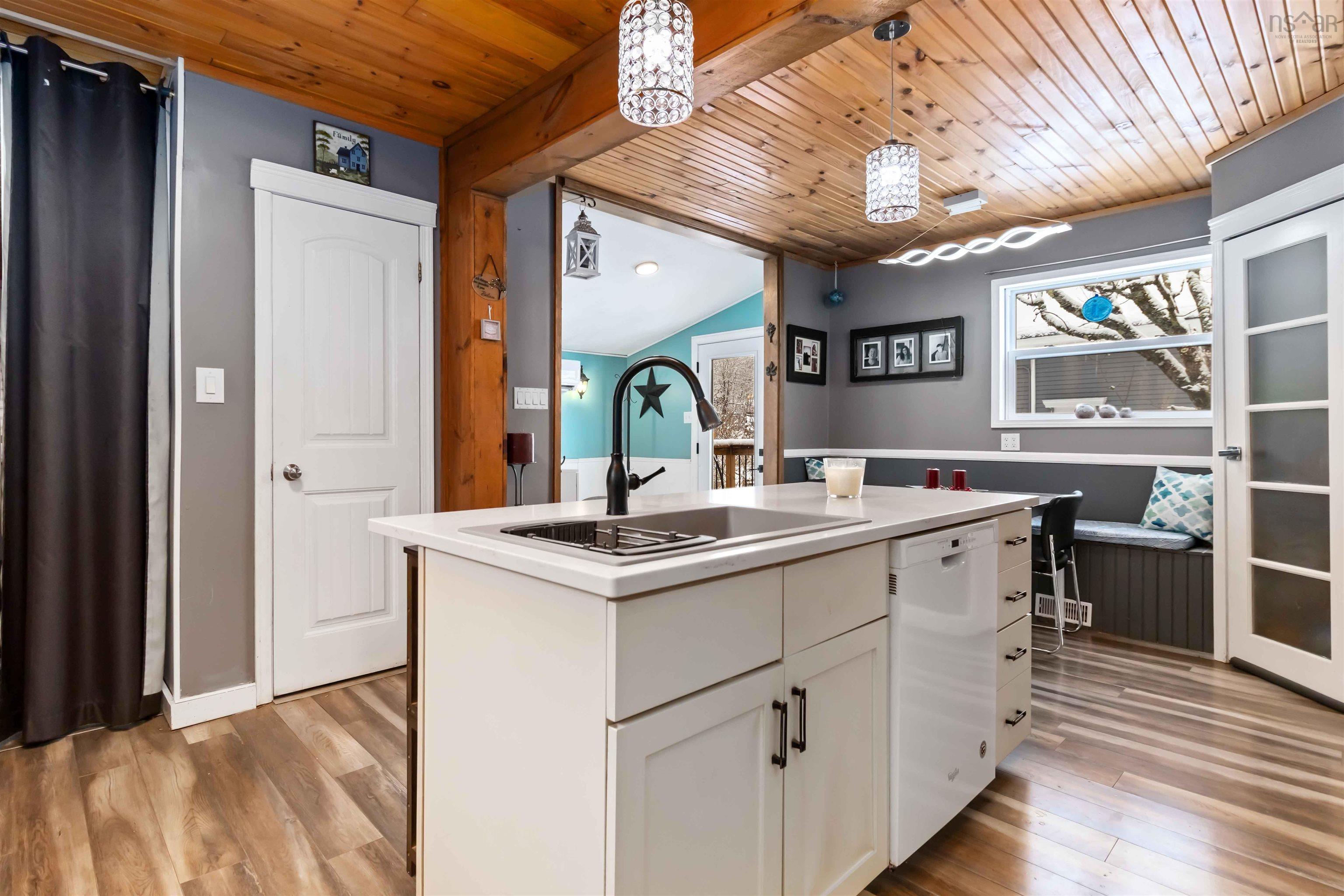 $379,900.00: 13862 Highway 3, Dayspring