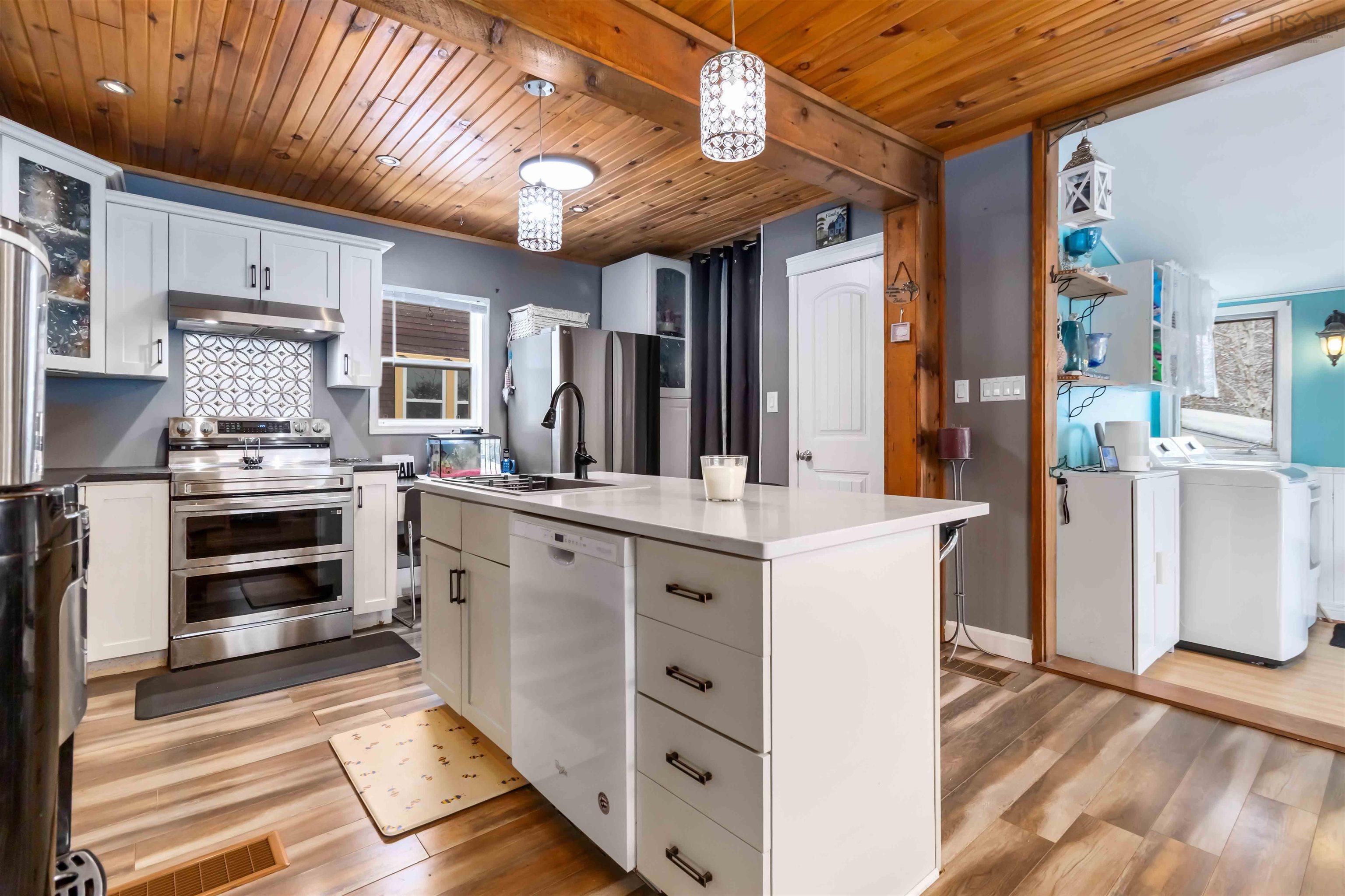 $379,900.00: 13862 Highway 3, Dayspring