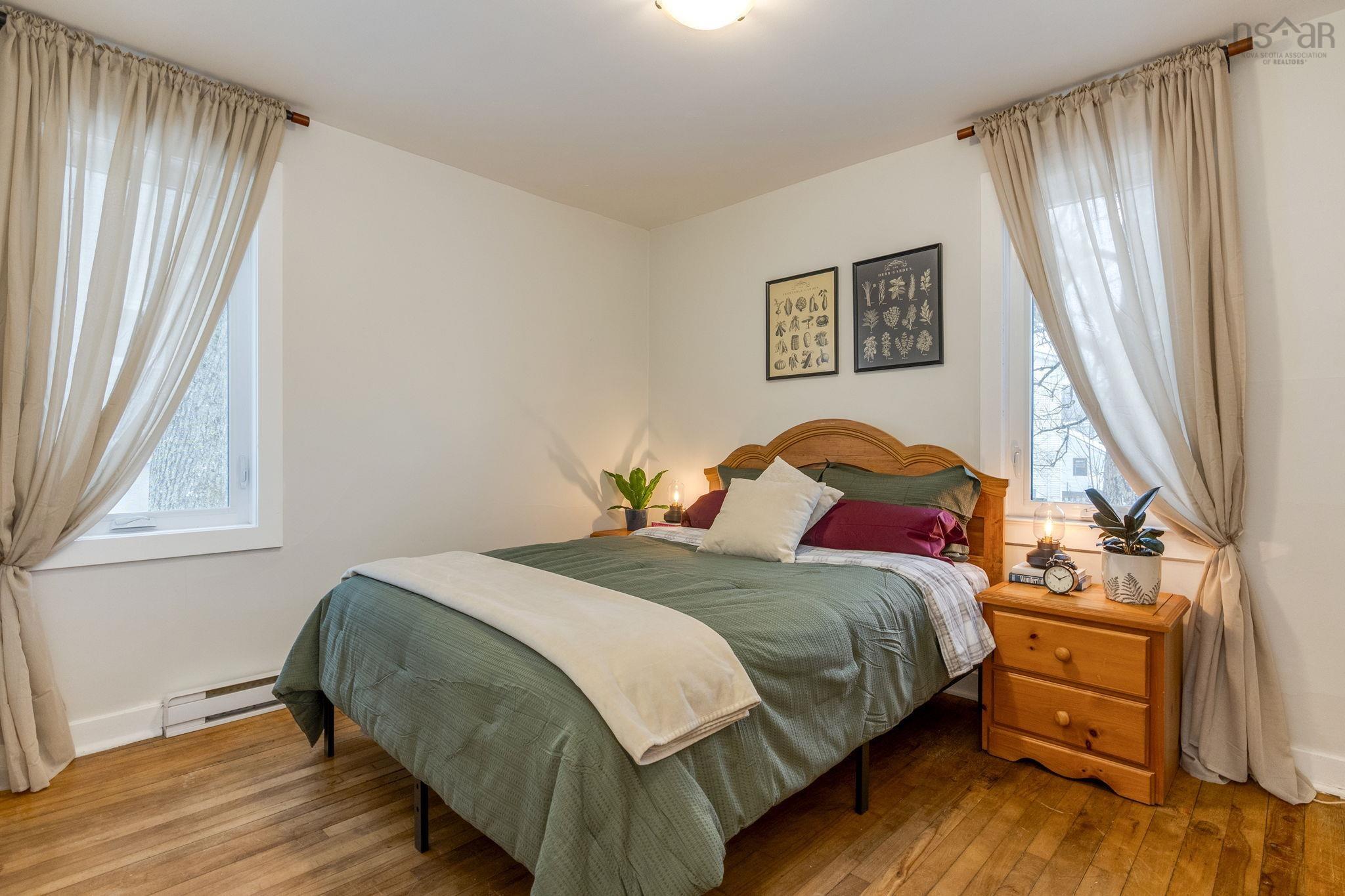 $350,000.00: 15 Acorn Road, Halifax