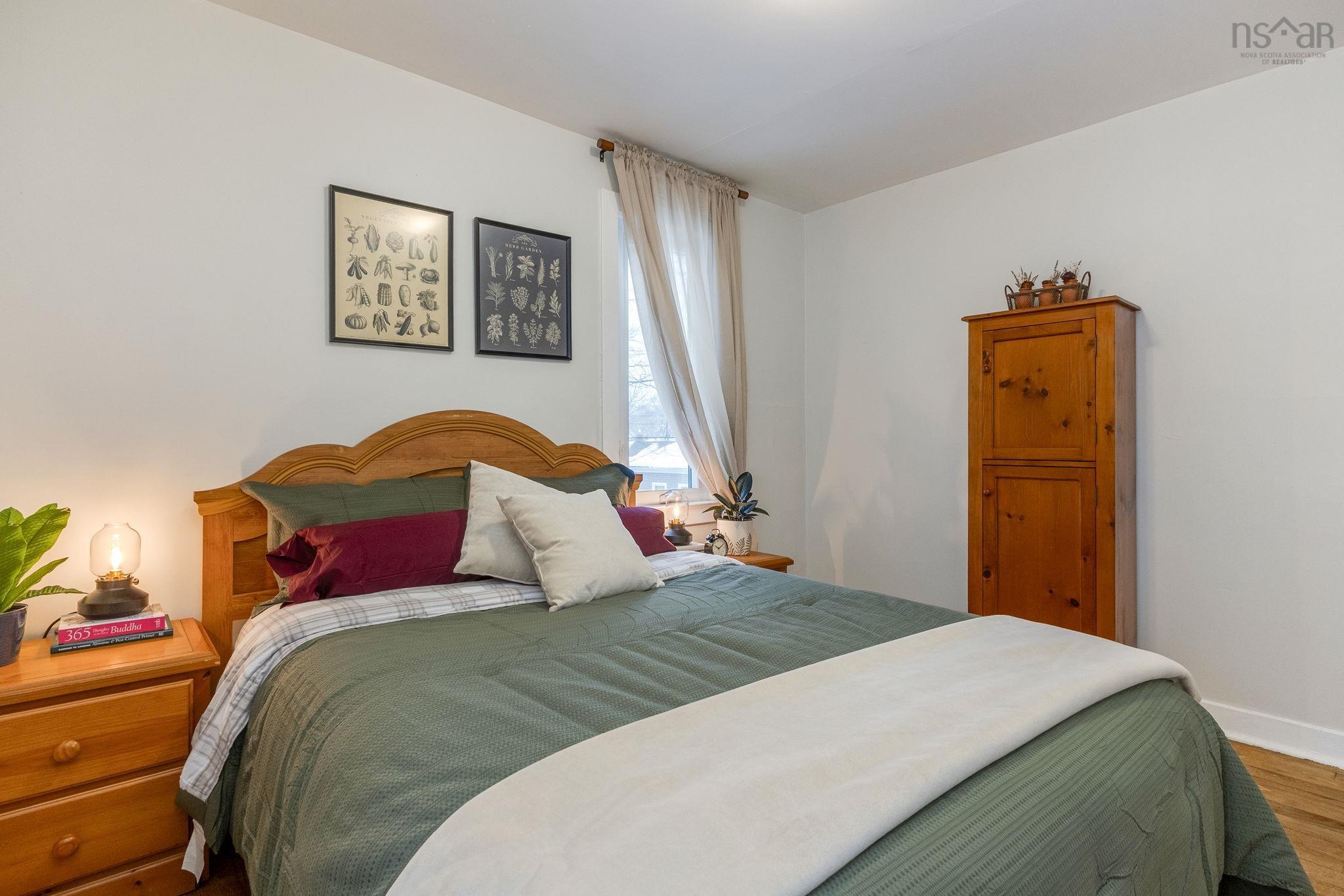 $350,000.00: 15 Acorn Road, Halifax