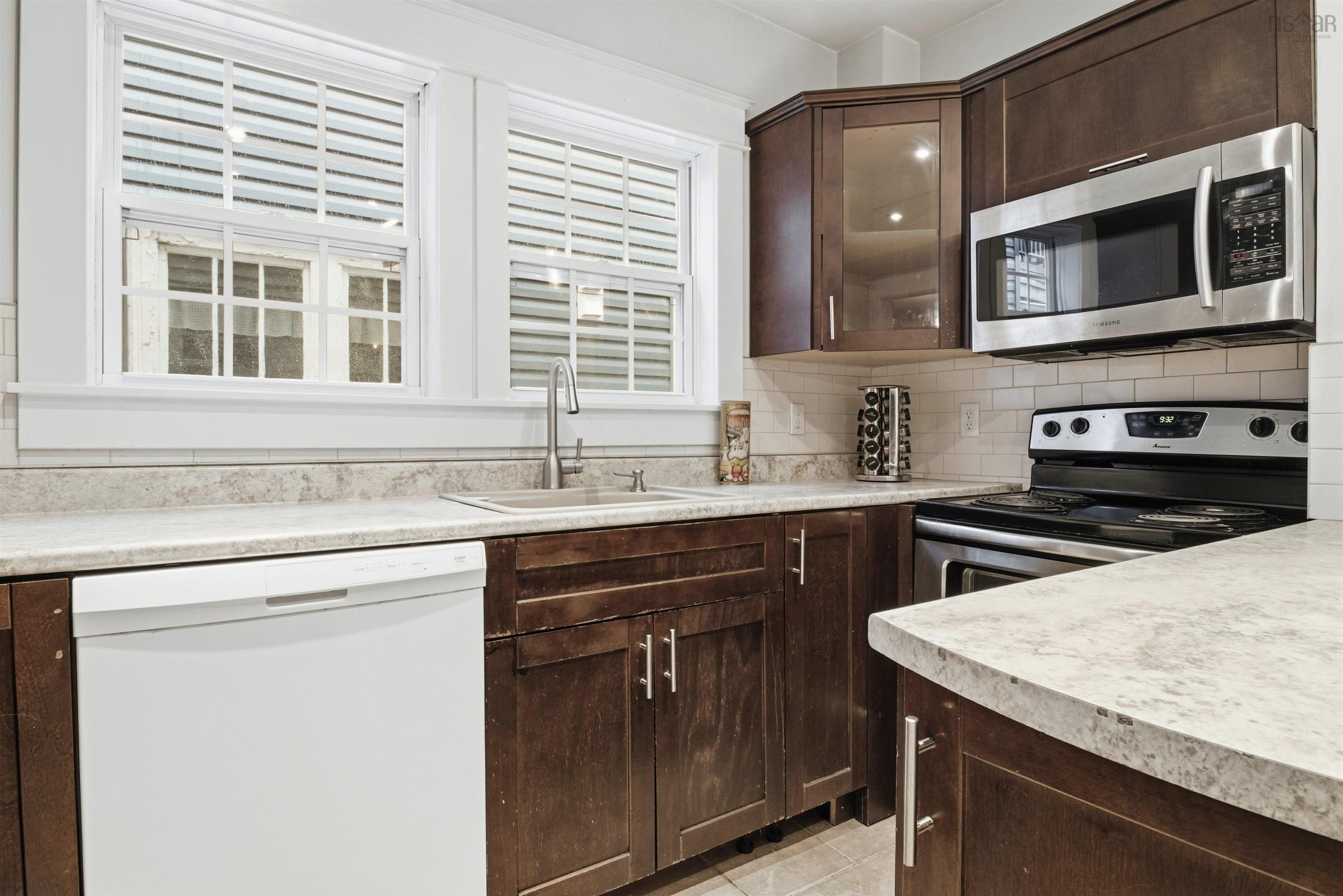 $824,900.00: 6229-6231 Allan Street, Halifax