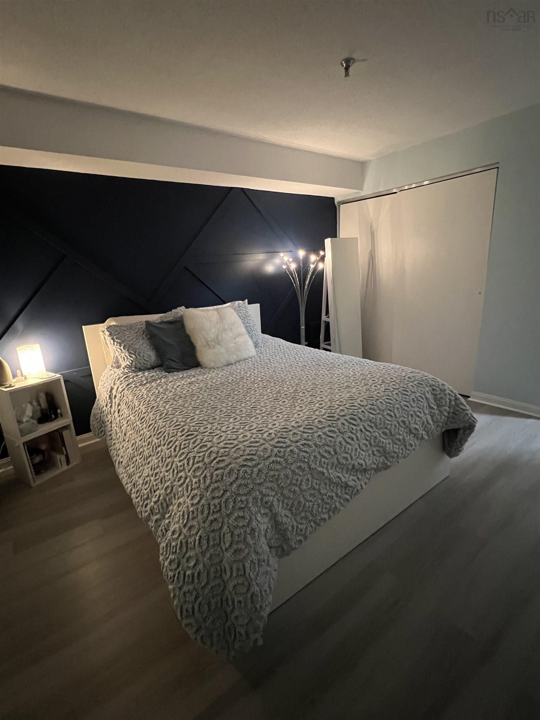 $299,900.00: 305 51 River Lane, Bedford