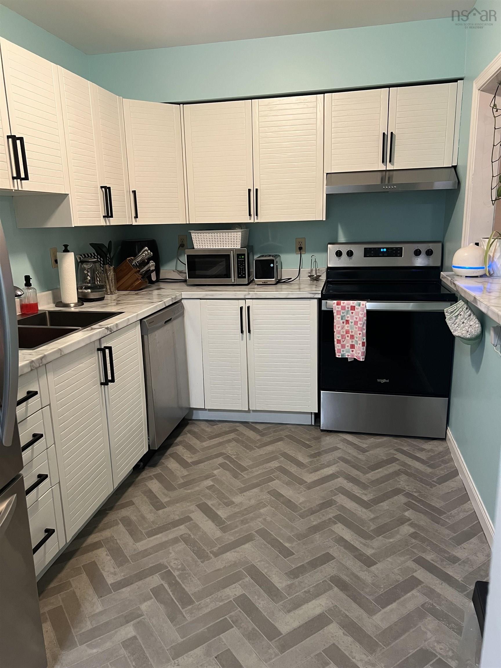 $299,900.00: 305 51 River Lane, Bedford