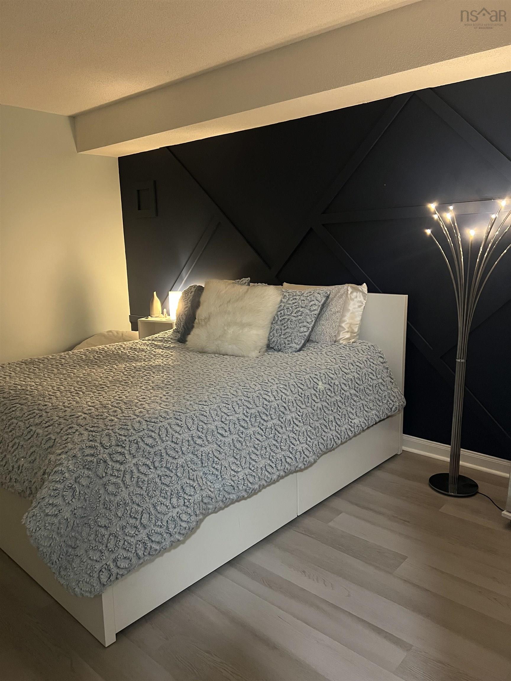 $299,900.00: 305 51 River Lane, Bedford