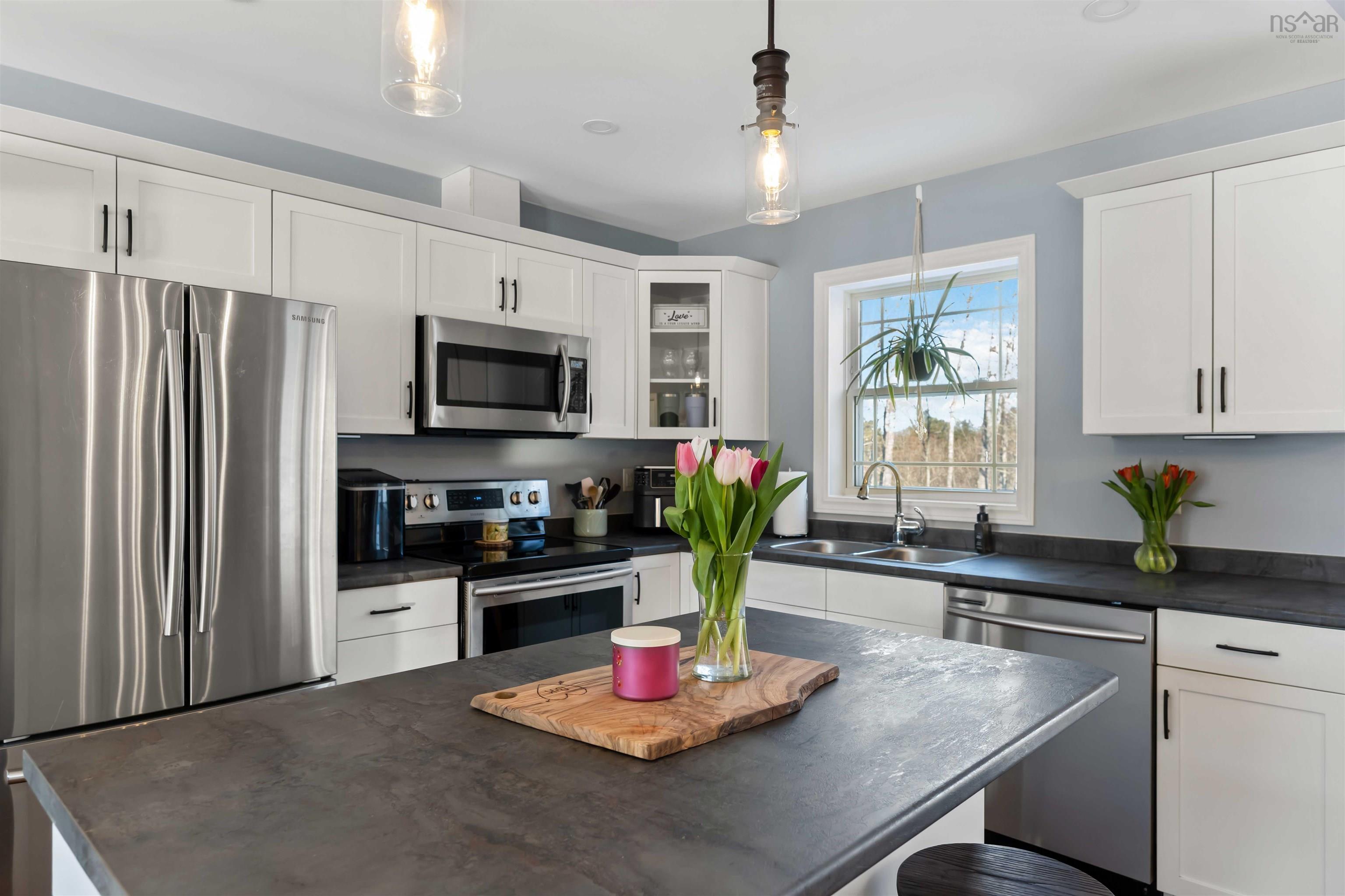 $359,900.00: 1021 Arenburg Drive, Cambridge