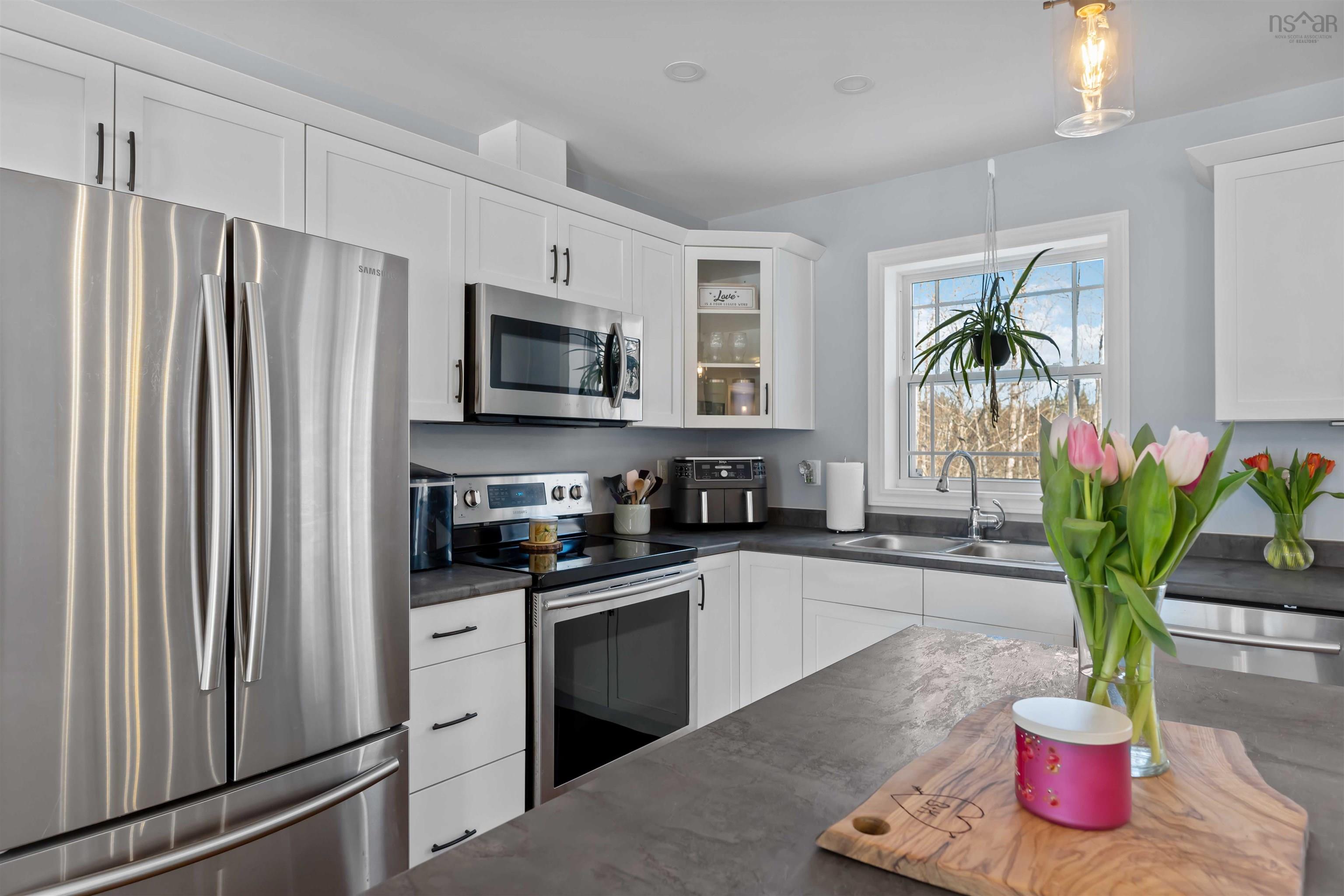 $359,900.00: 1021 Arenburg Drive, Cambridge