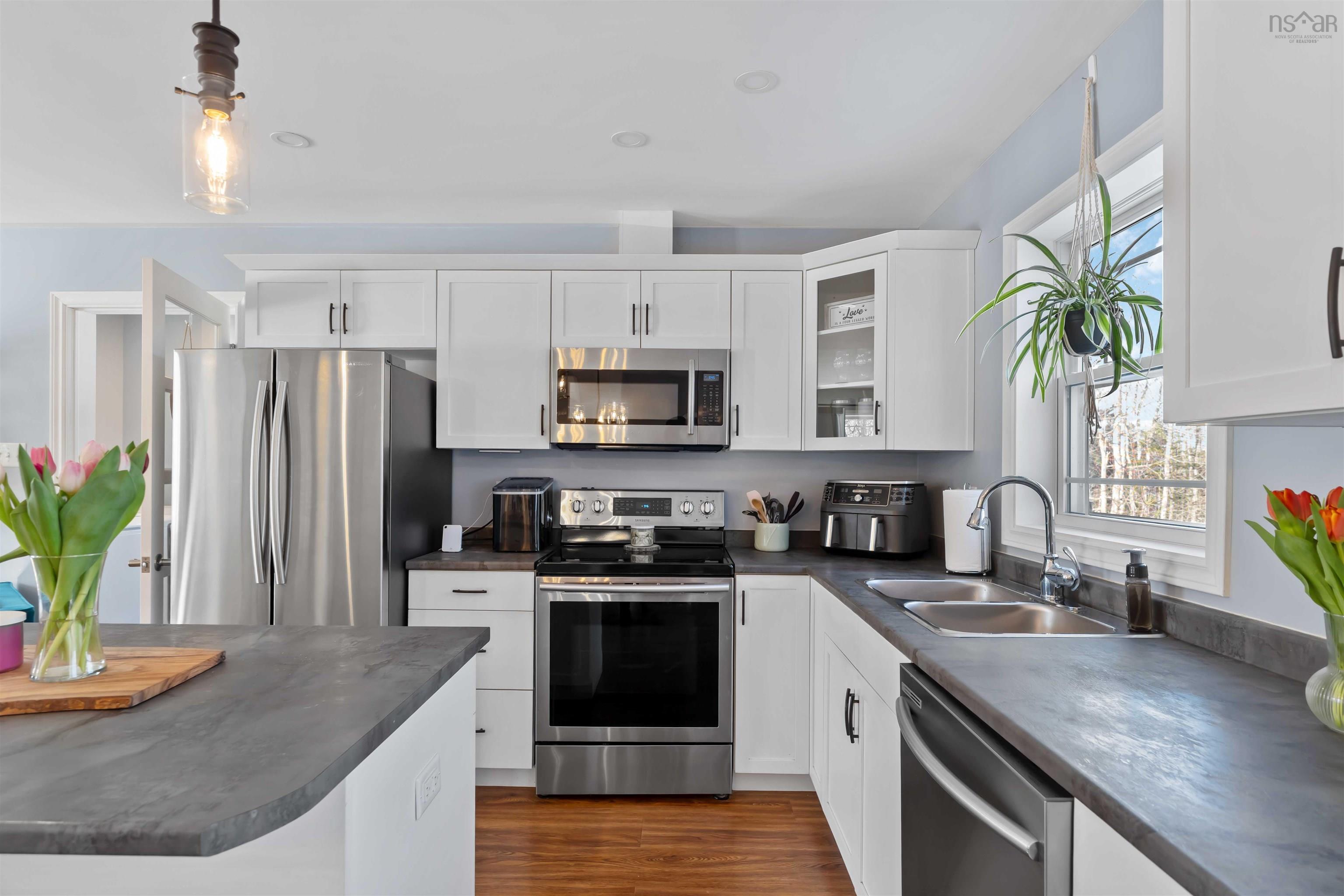 $359,900.00: 1021 Arenburg Drive, Cambridge