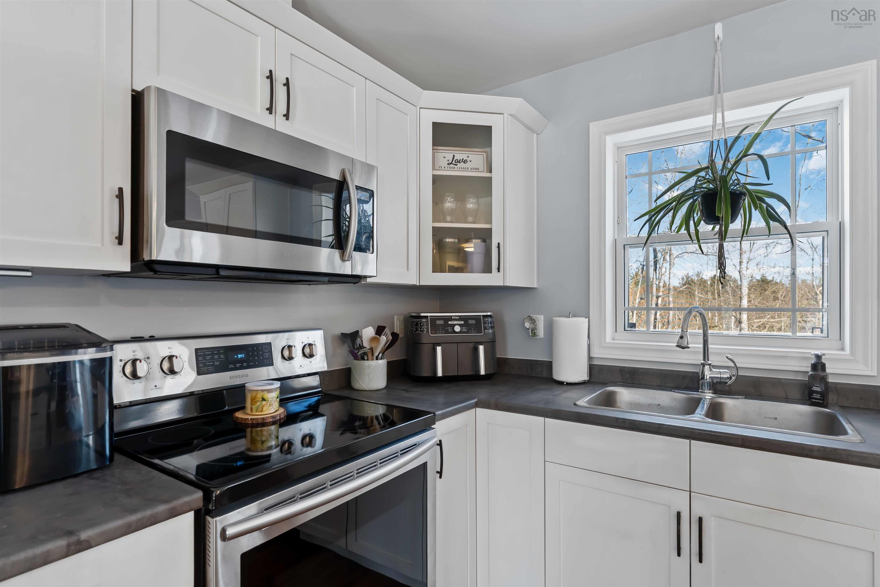 $359,900.00: 1021 Arenburg Drive, Cambridge