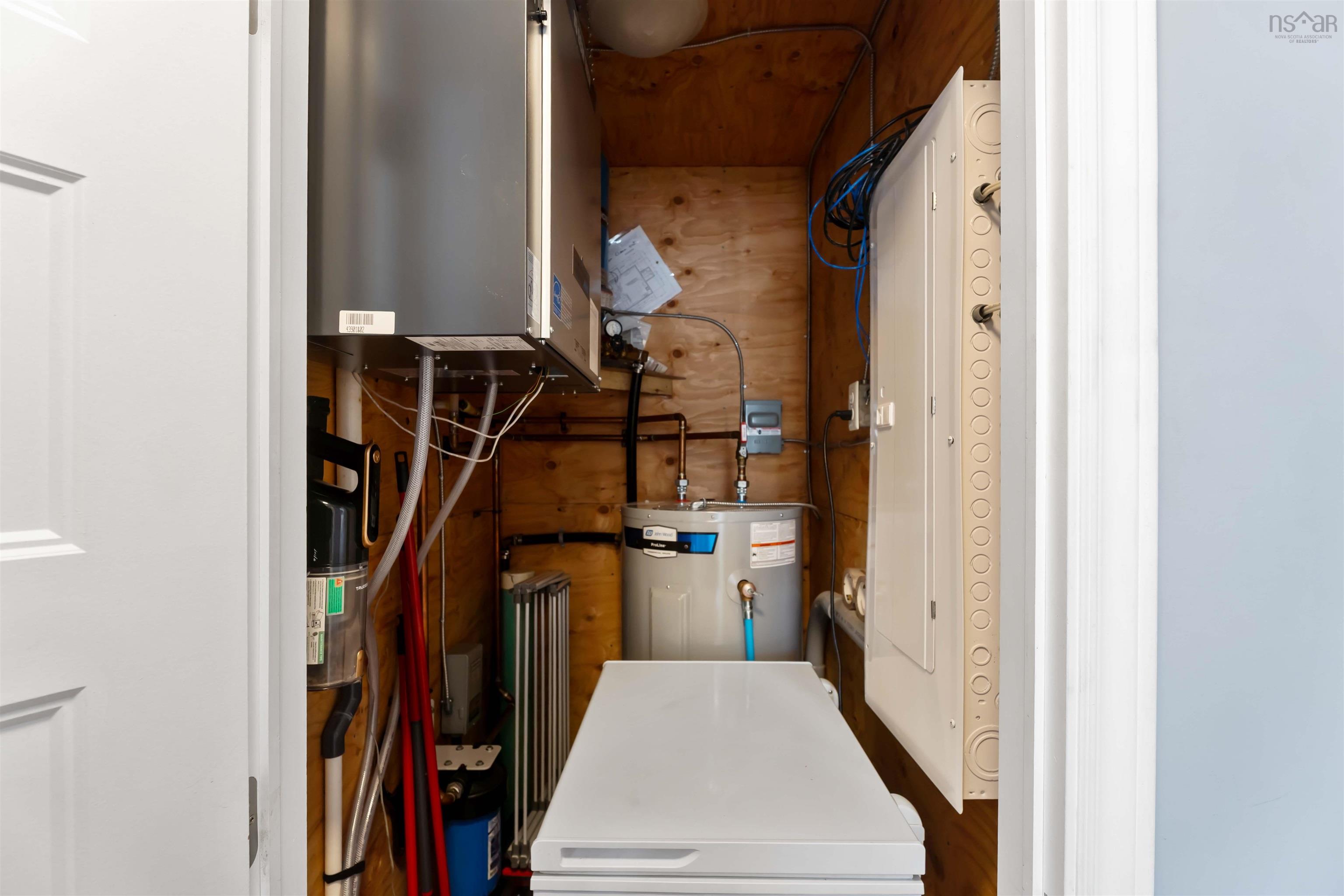 $359,900.00: 1021 Arenburg Drive, Cambridge