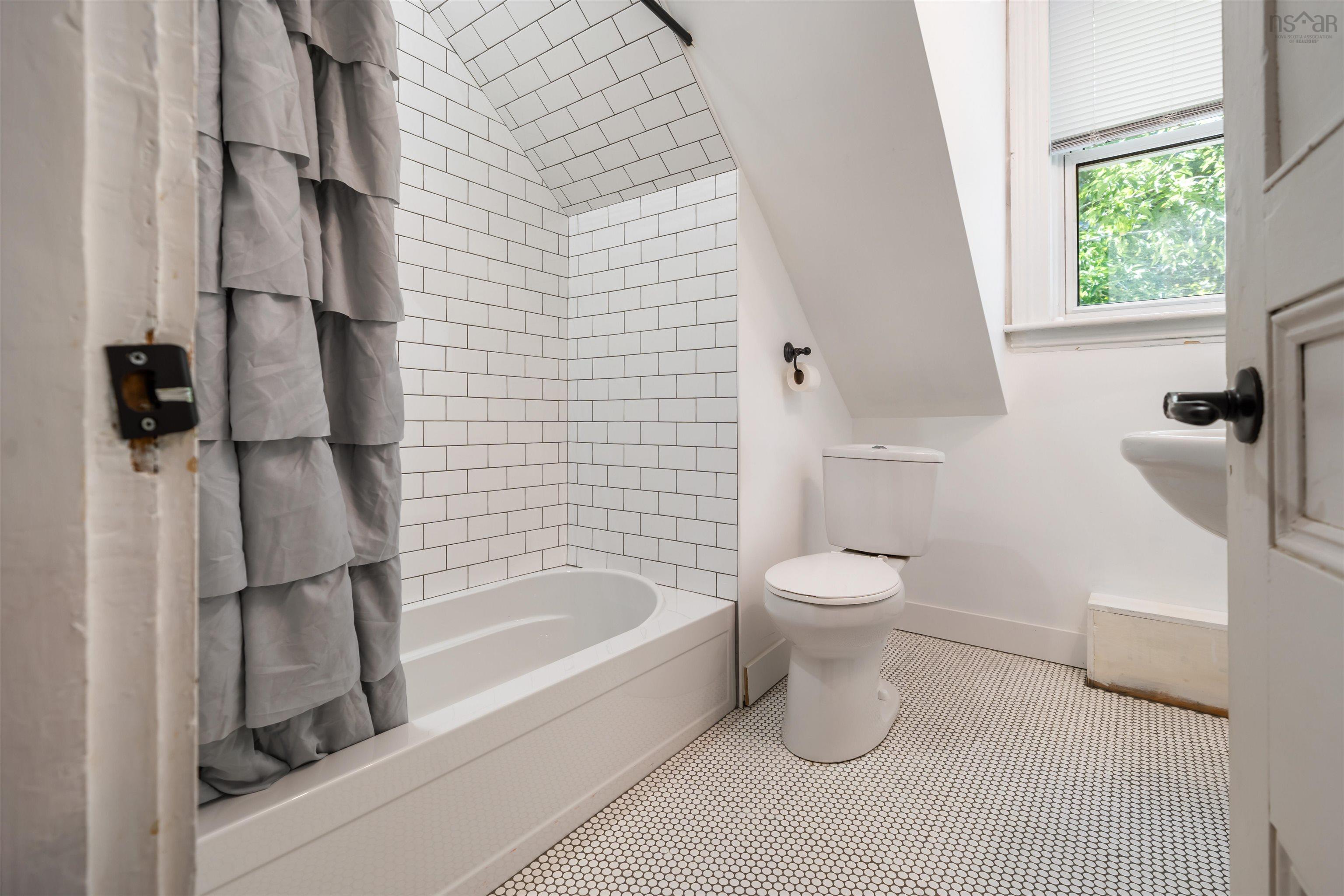 $319,000.00: 69 Maple Avenue, New Glasgow