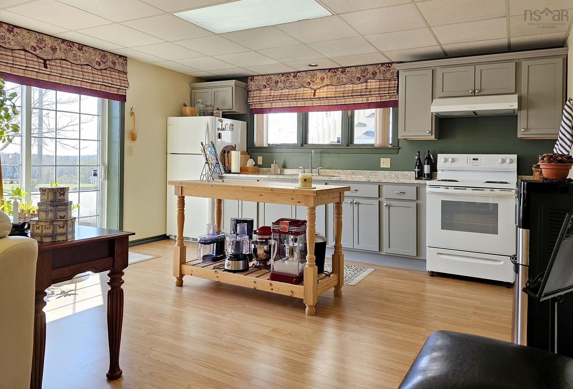 $429,900.00: 2865 Highway 340, Corberrie