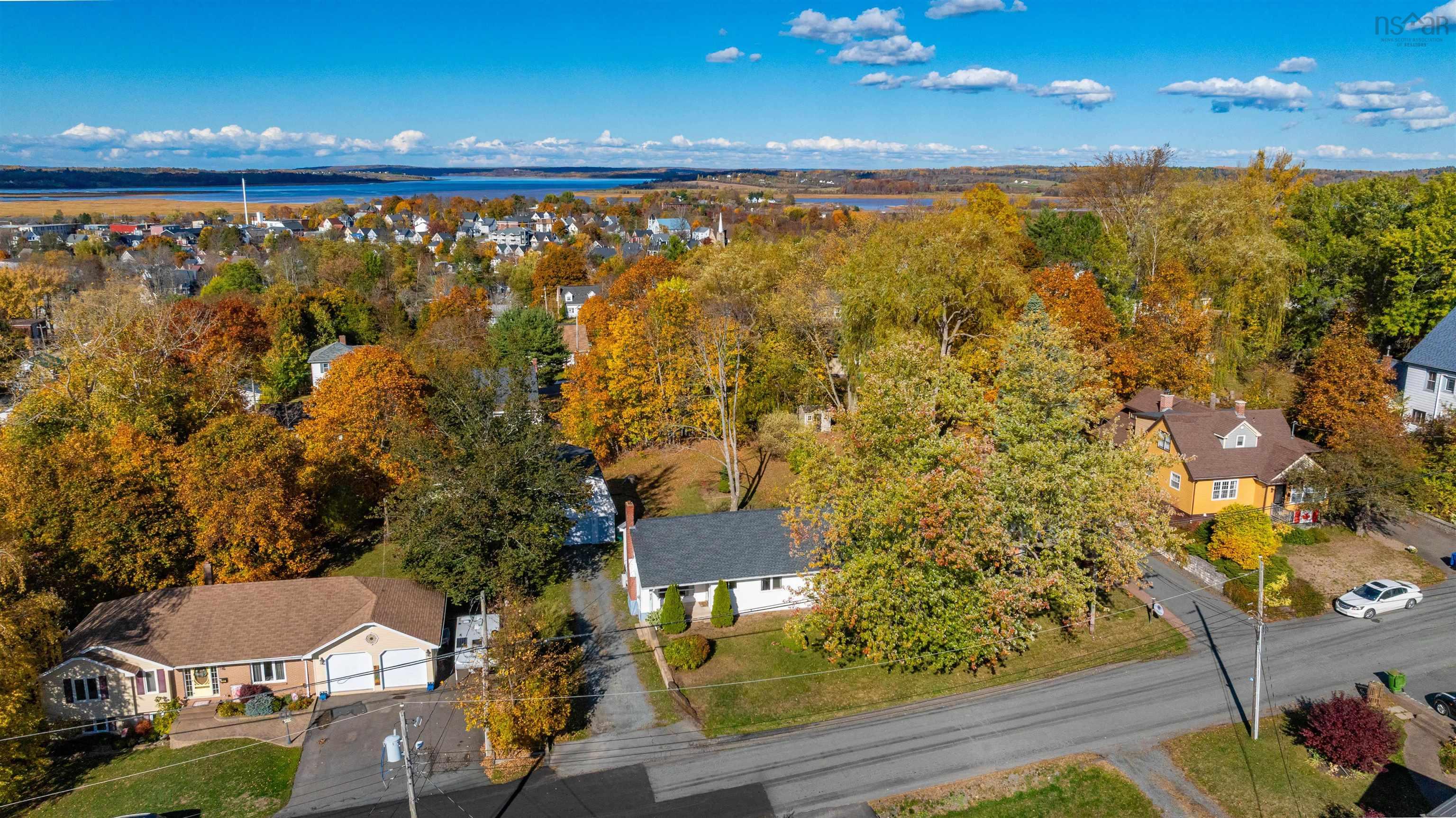 $499,900.00: 417 Wilson Street, Windsor