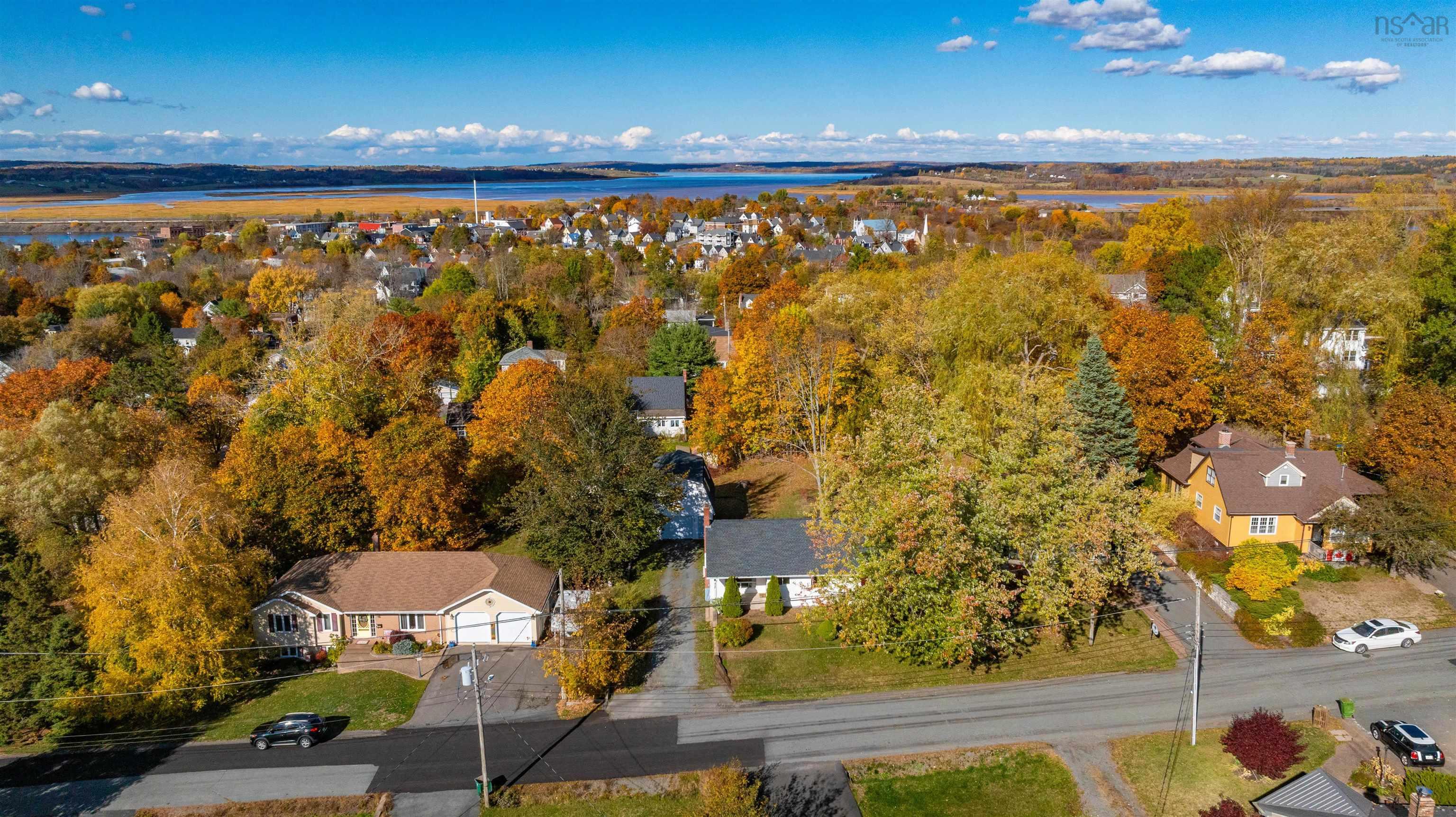 $499,900.00: 417 Wilson Street, Windsor