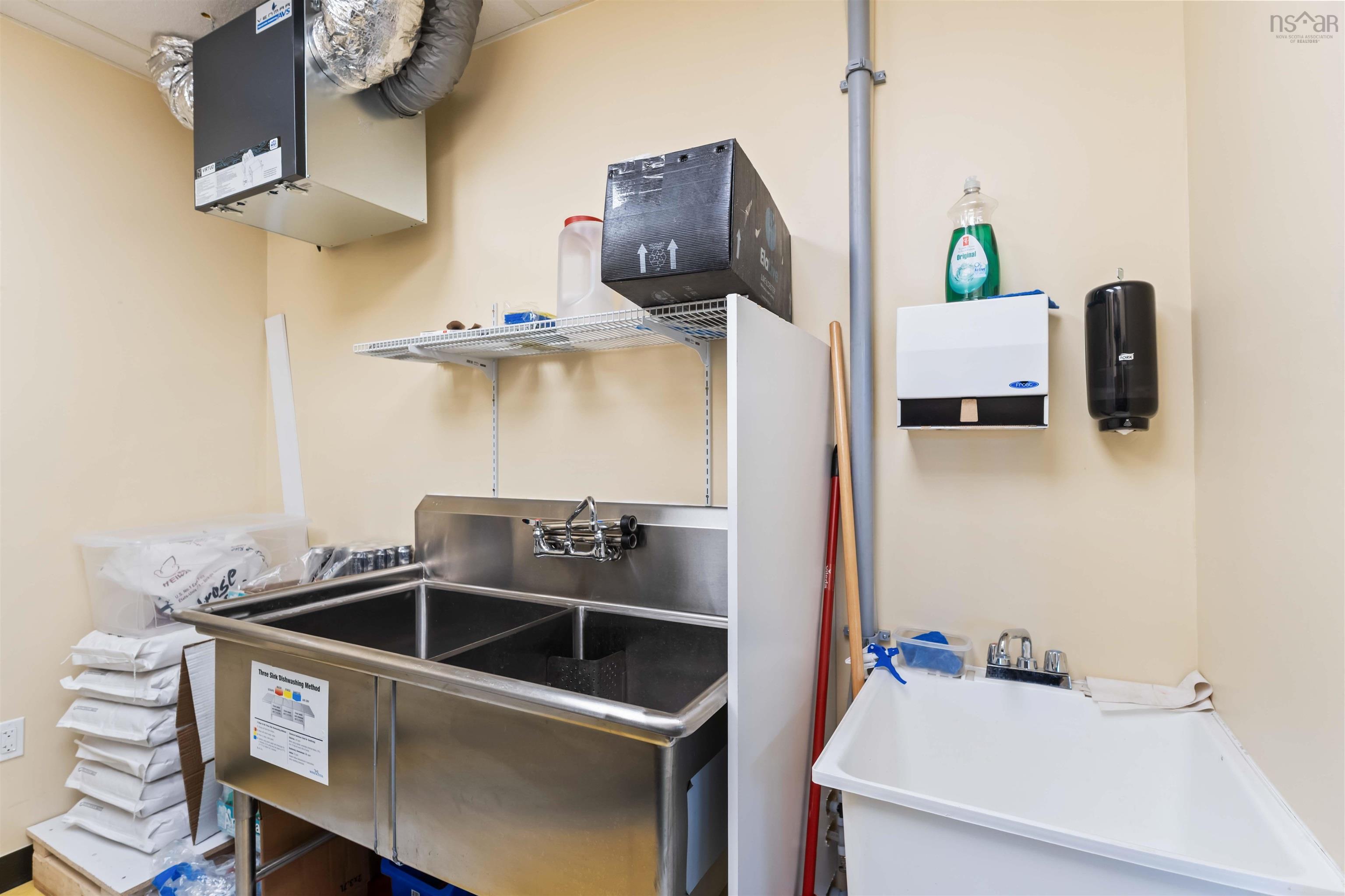 $99,900.00: B 780 Central Avenue, Greenwood