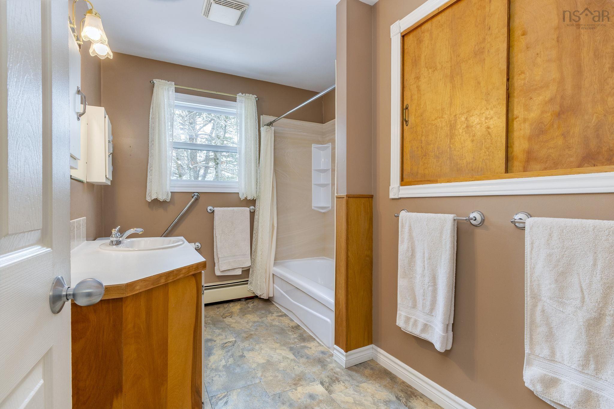 $549,900.00: 56 Brook Street, Fletchers Lake