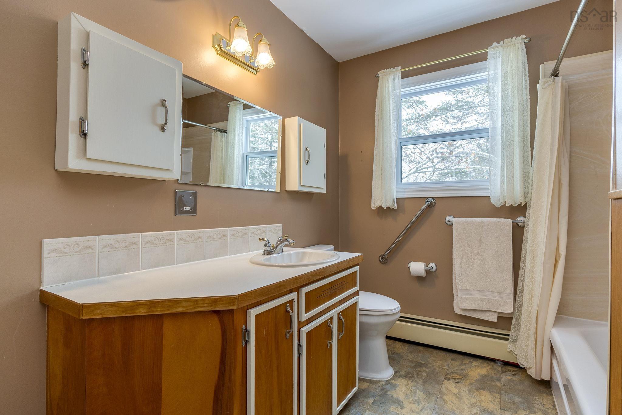 $549,900.00: 56 Brook Street, Fletchers Lake