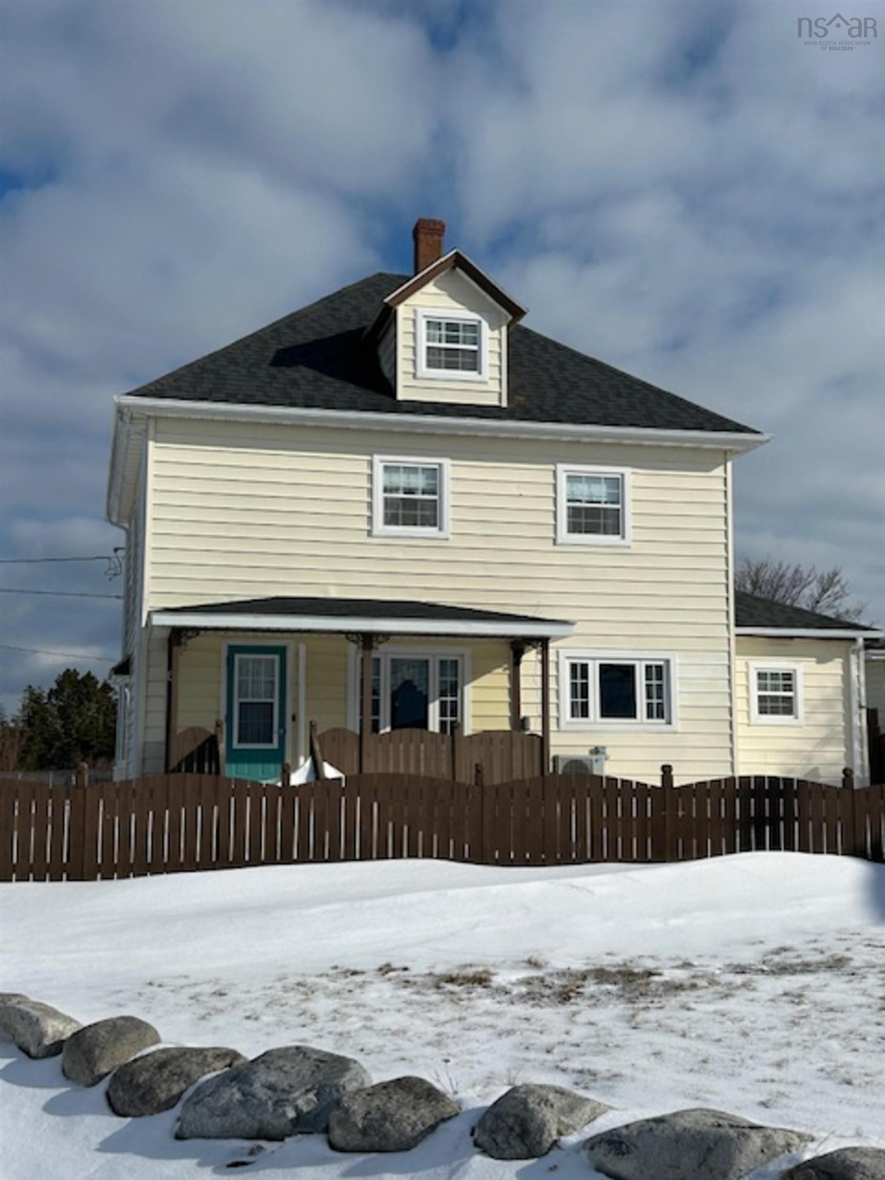 $165,000.00: 6 School Street, Clark's Harbour