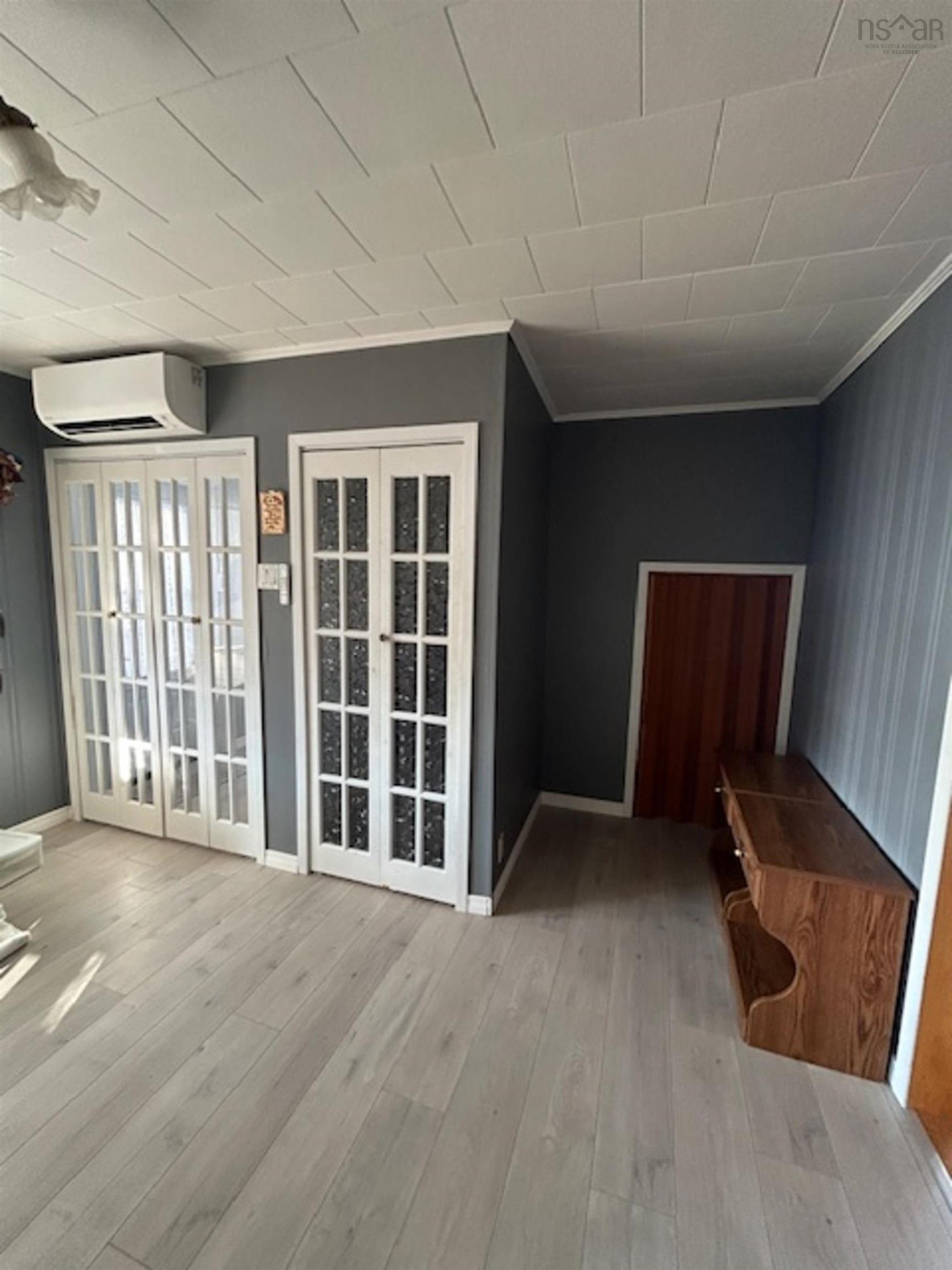 $165,000.00: 6 School Street, Clark