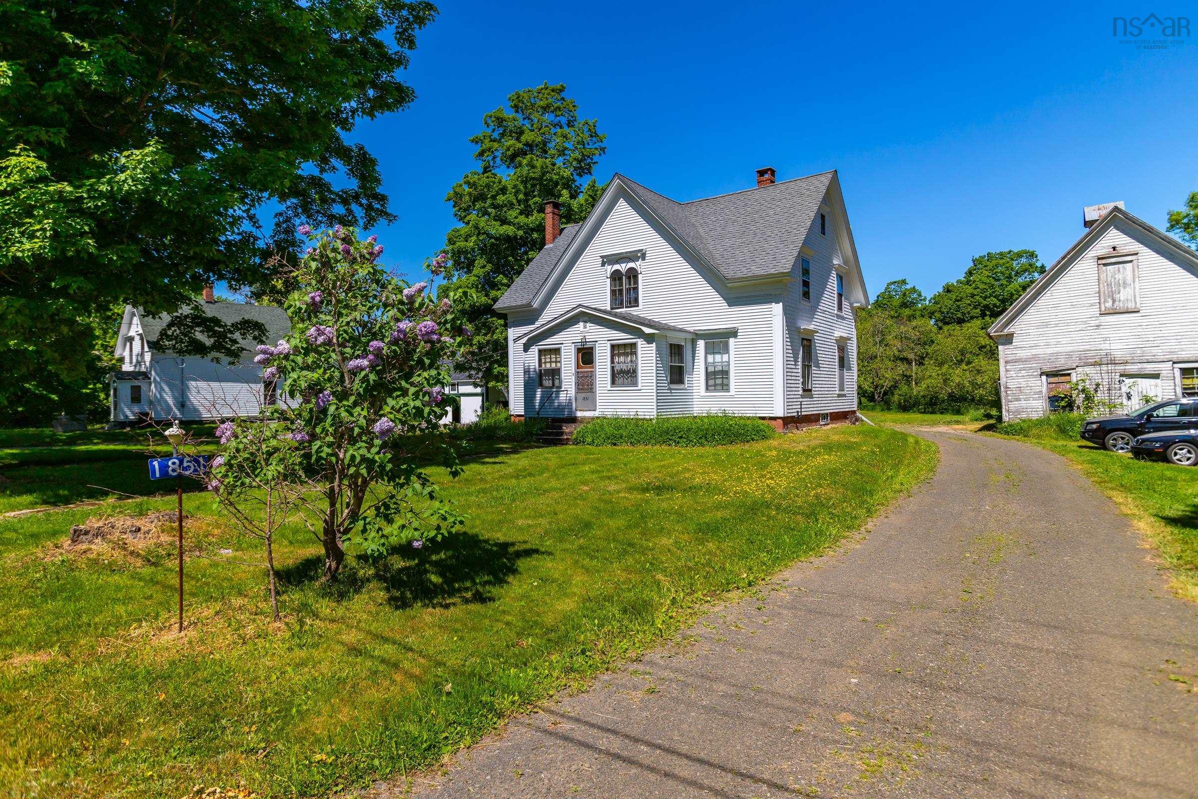 $324,900.00: 1851 Highway 201, Round Hill