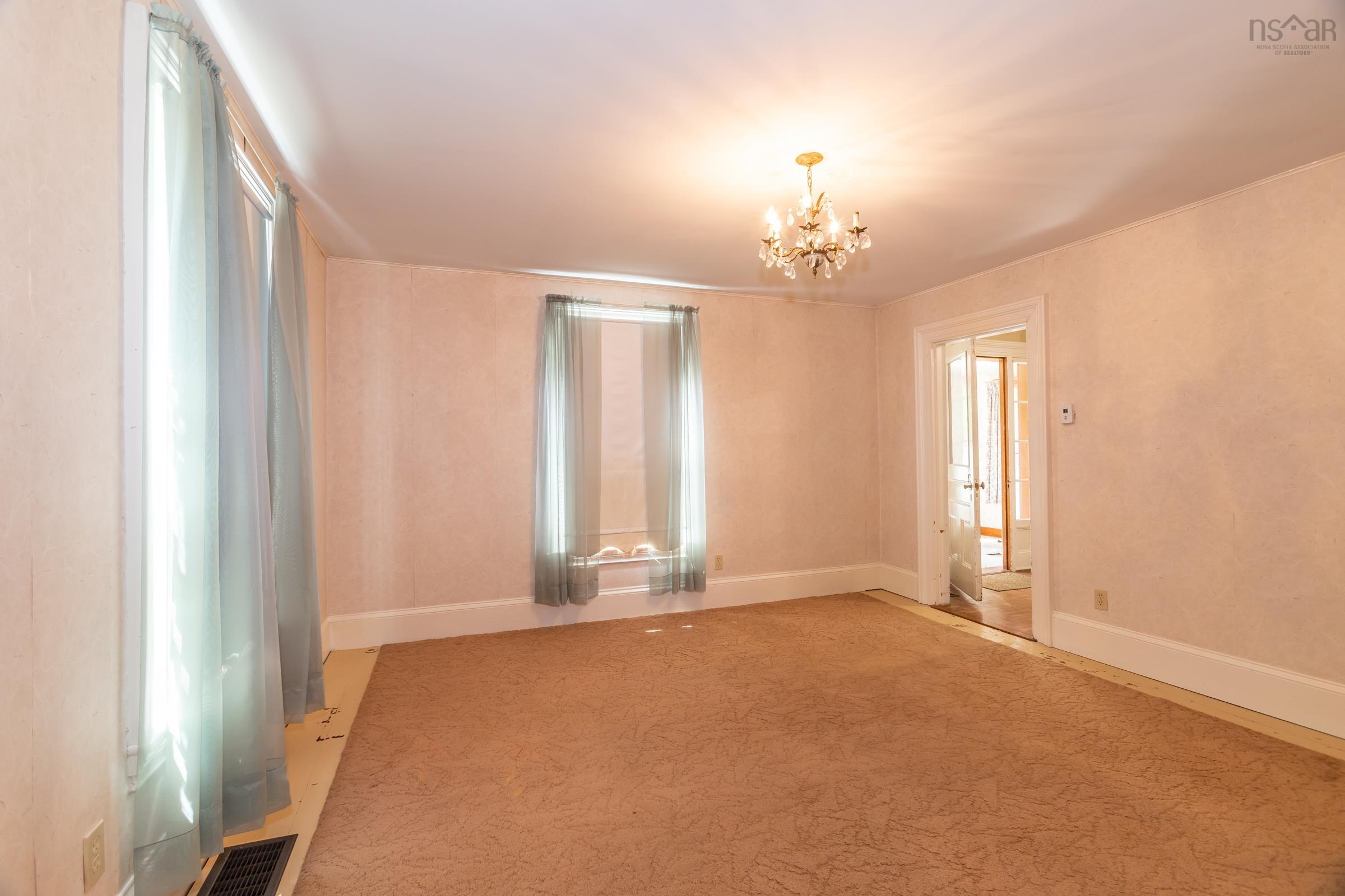 $324,900.00: 1851 Highway 201, Round Hill