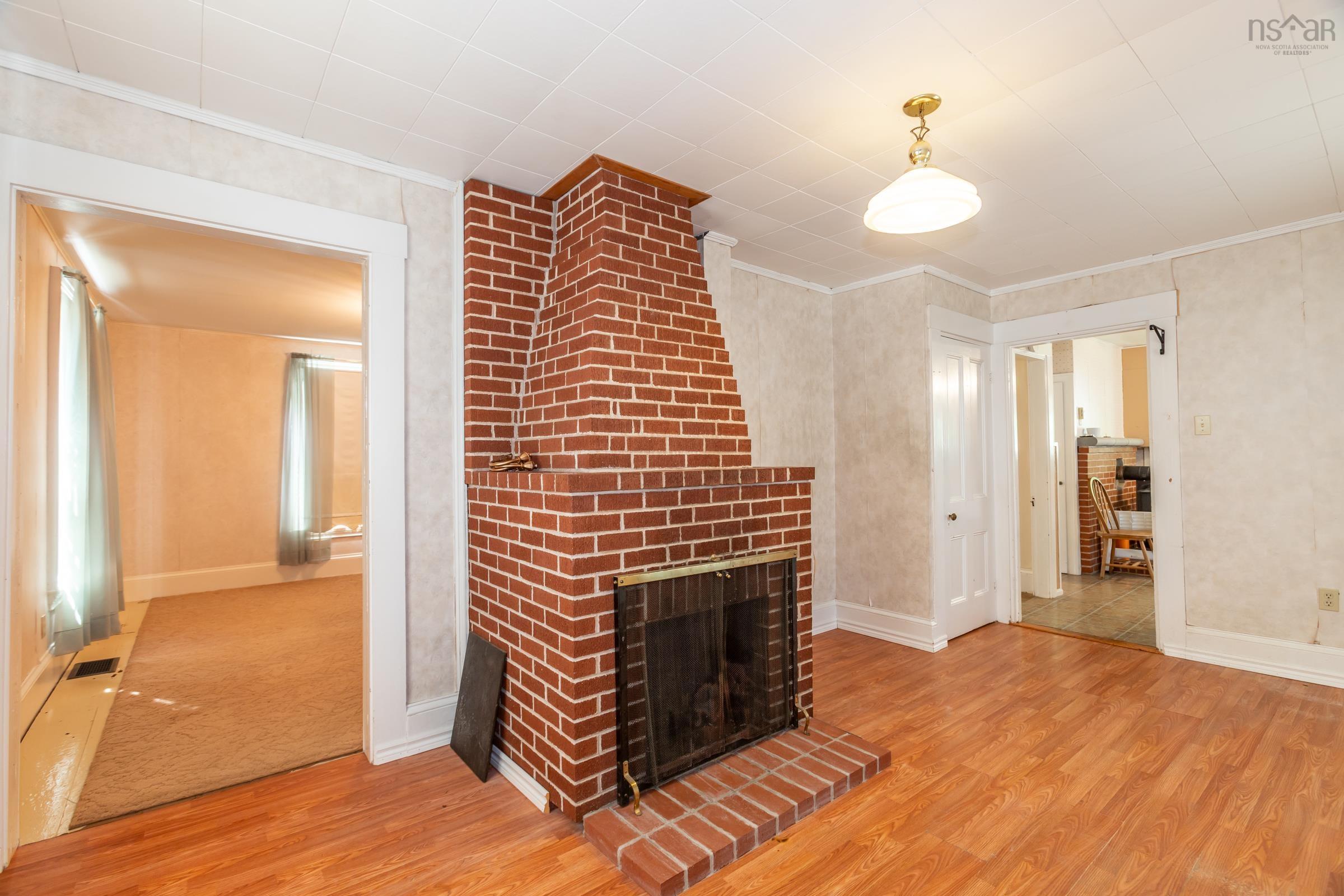 $324,900.00: 1851 Highway 201, Round Hill