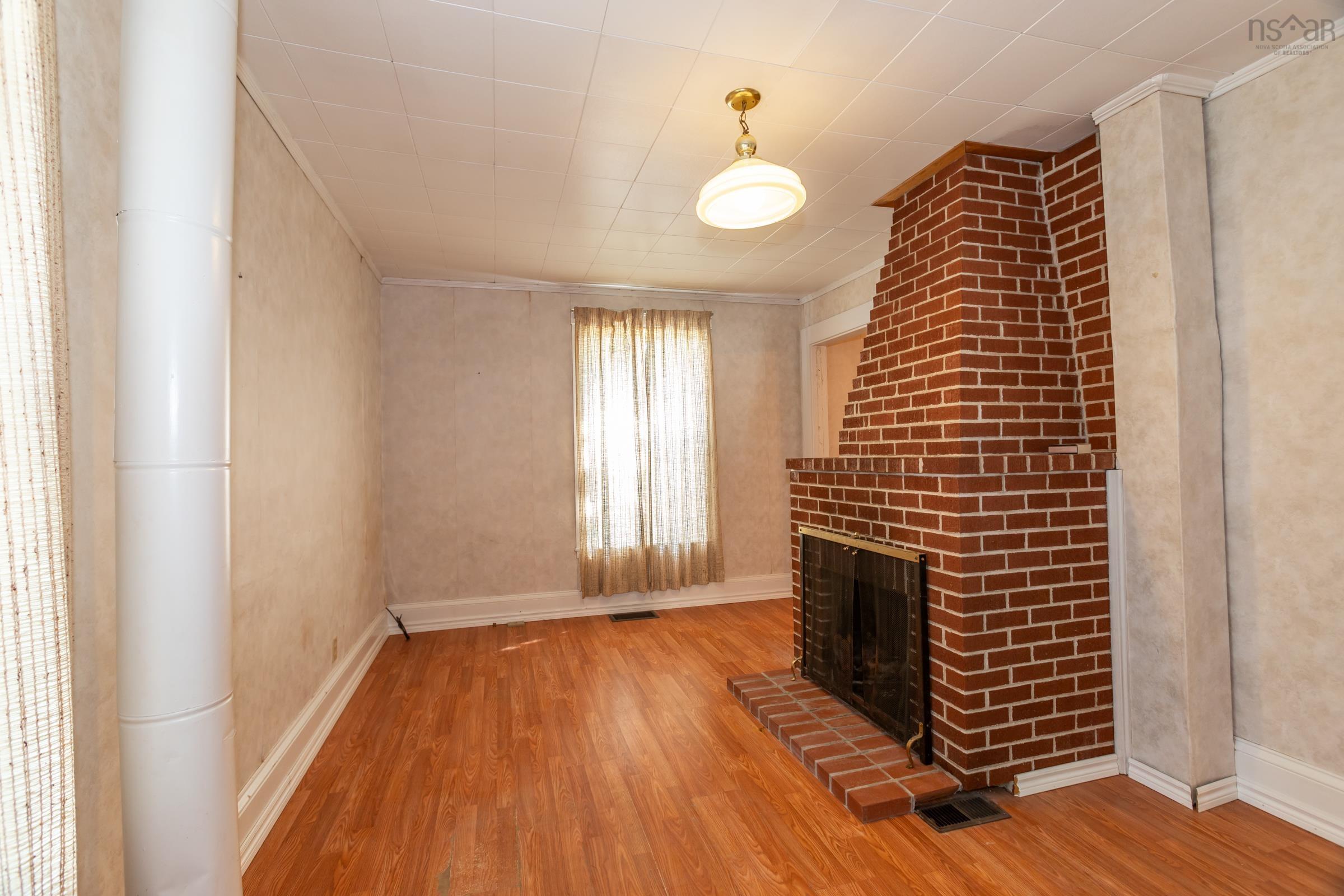 $324,900.00: 1851 Highway 201, Round Hill