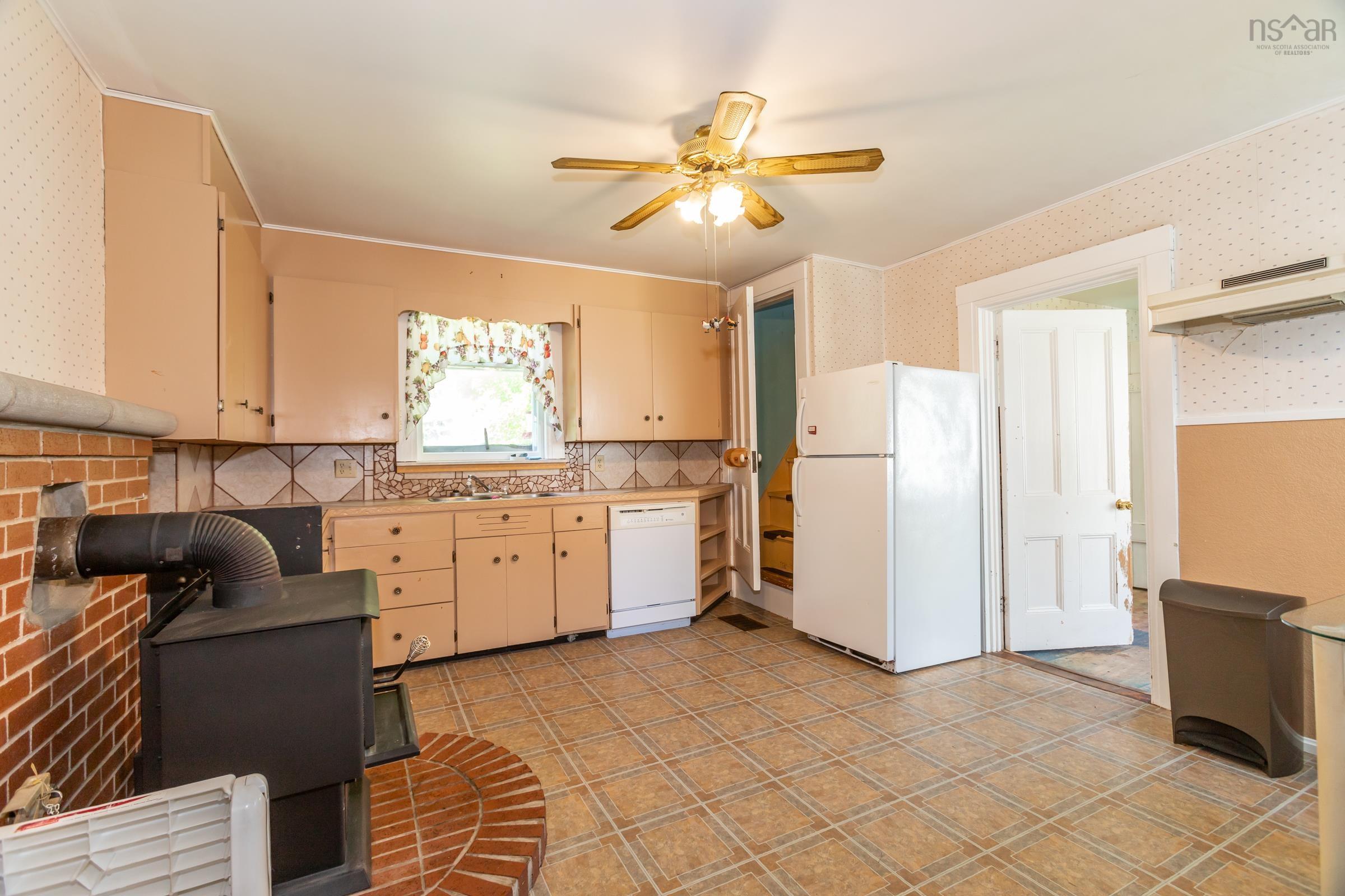 $324,900.00: 1851 Highway 201, Round Hill