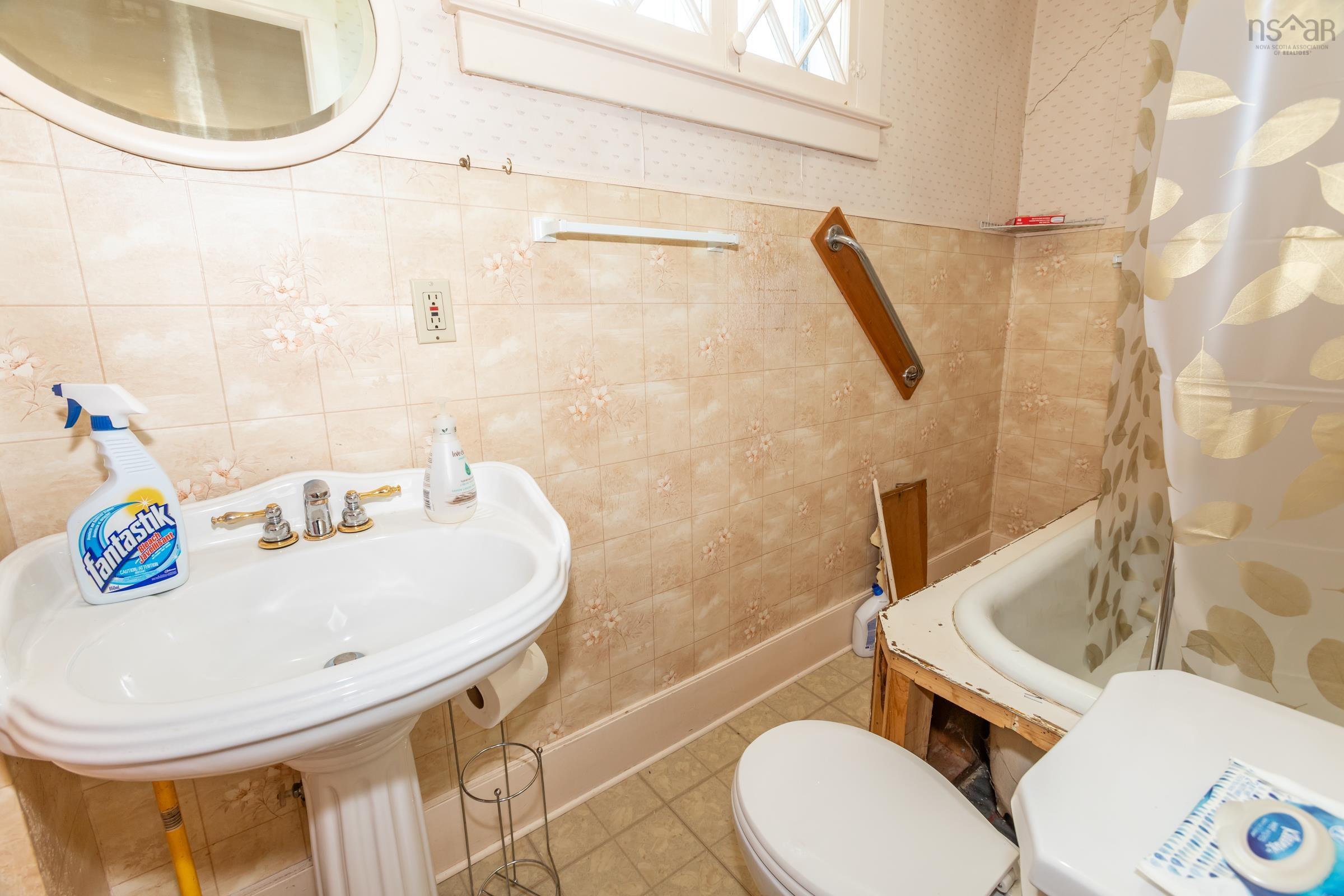 $324,900.00: 1851 Highway 201, Round Hill