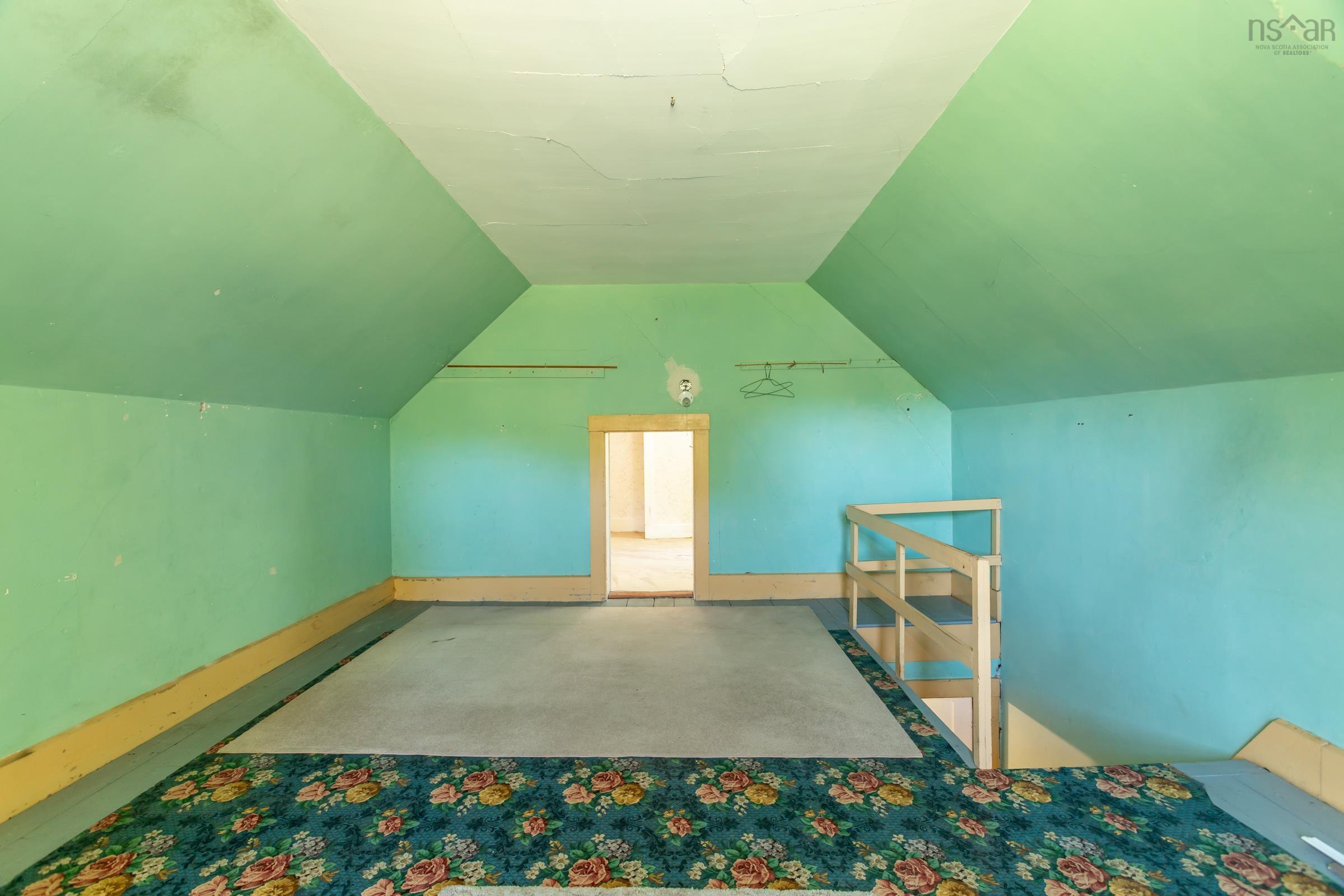 $324,900.00: 1851 Highway 201, Round Hill