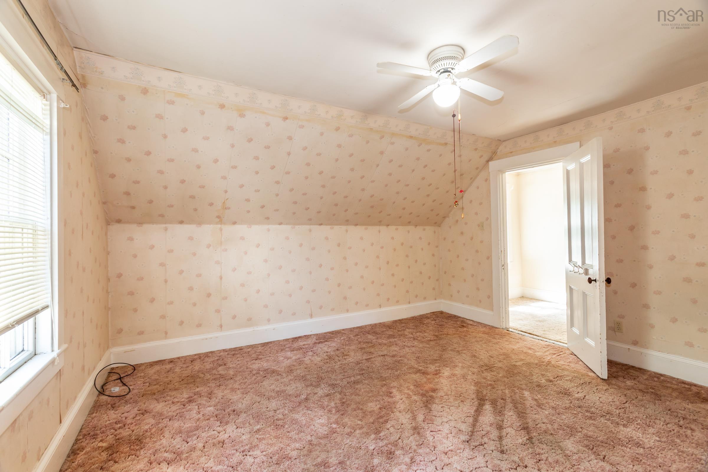 $324,900.00: 1851 Highway 201, Round Hill