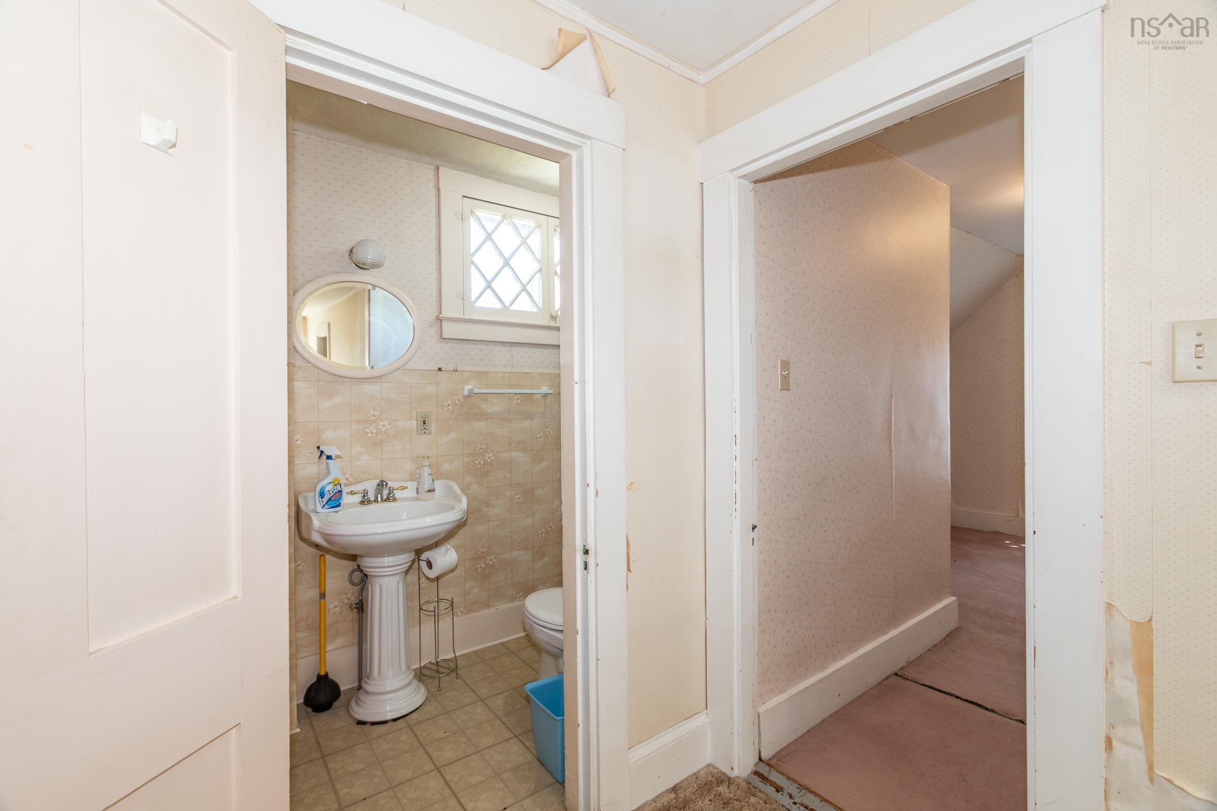 $324,900.00: 1851 Highway 201, Round Hill