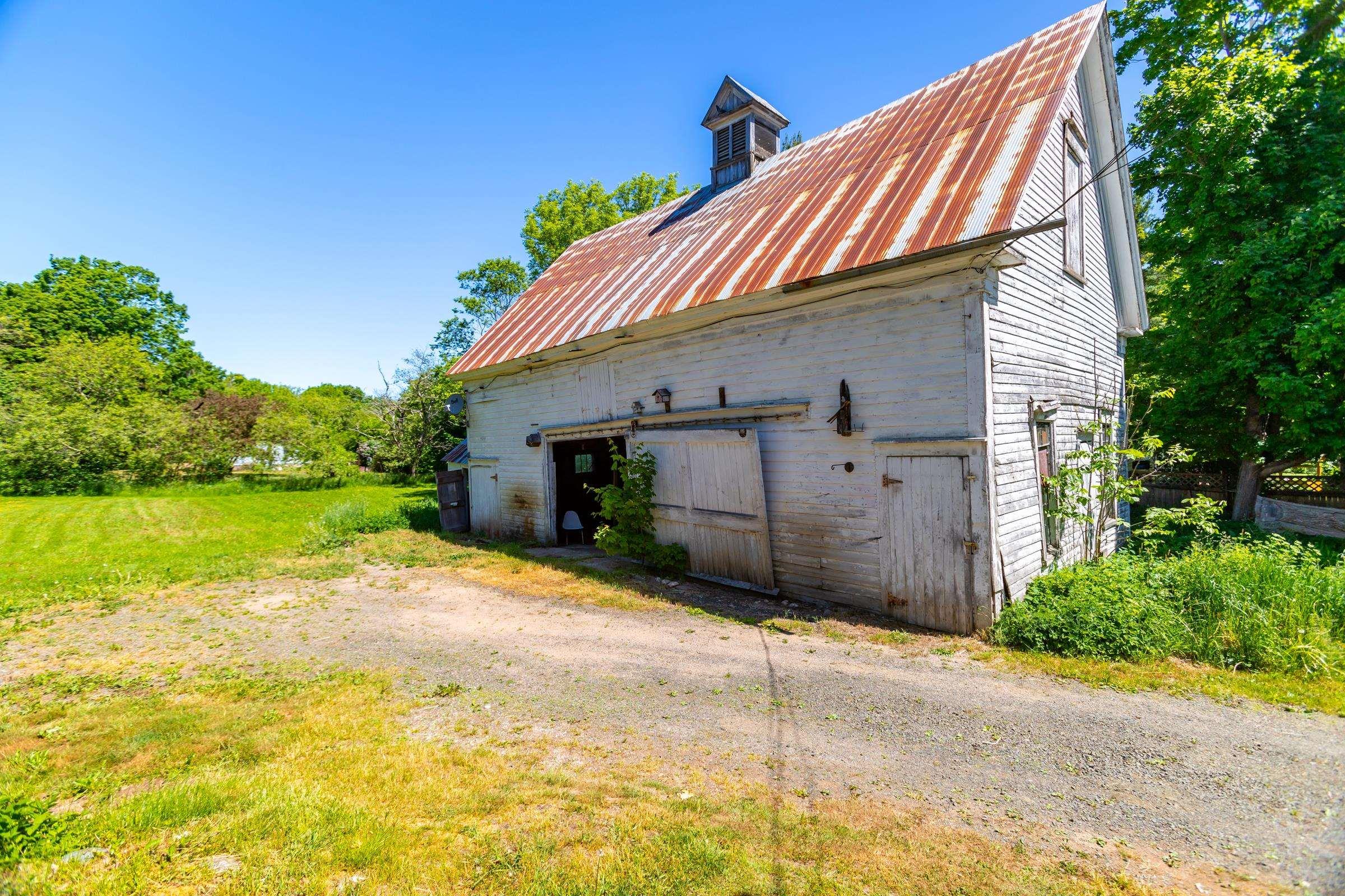 $324,900.00: 1851 Highway 201, Round Hill