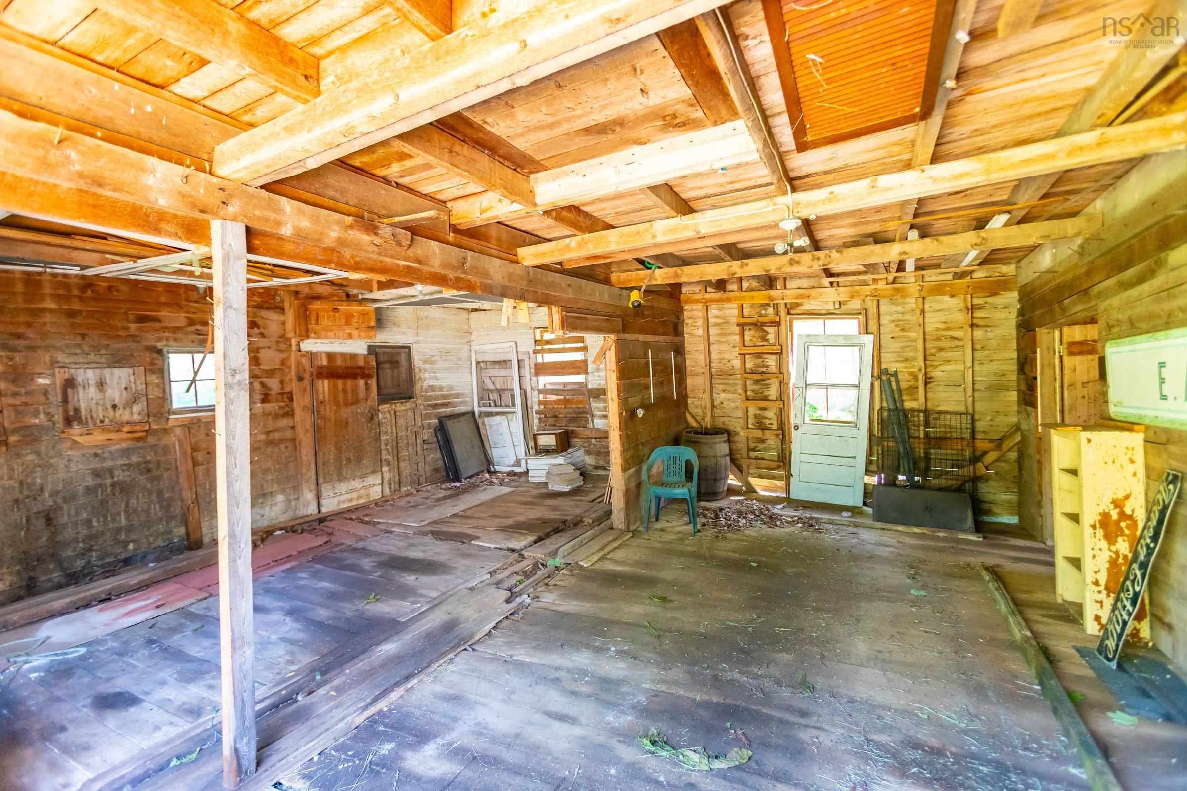 $324,900.00: 1851 Highway 201, Round Hill