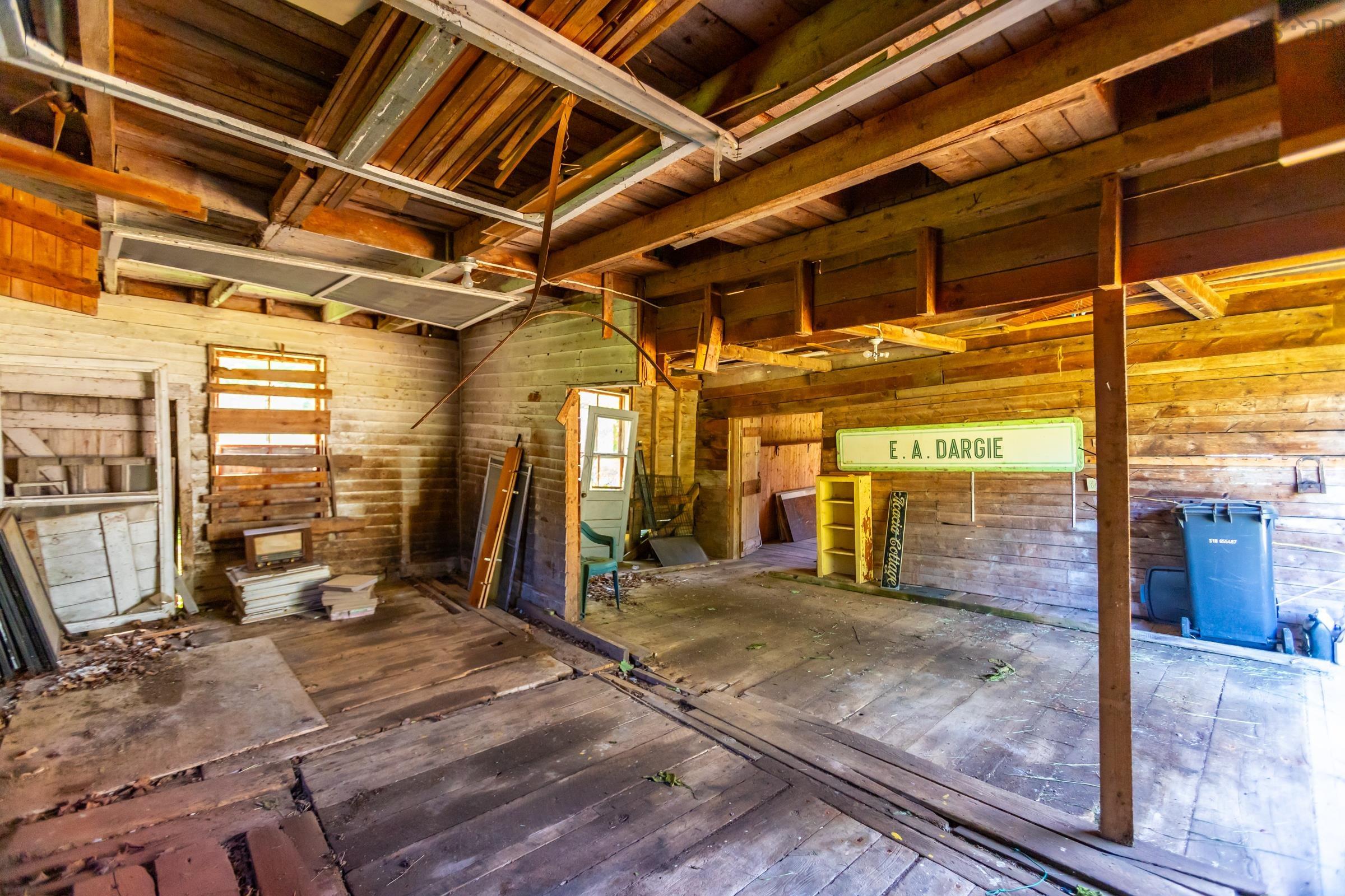 $324,900.00: 1851 Highway 201, Round Hill