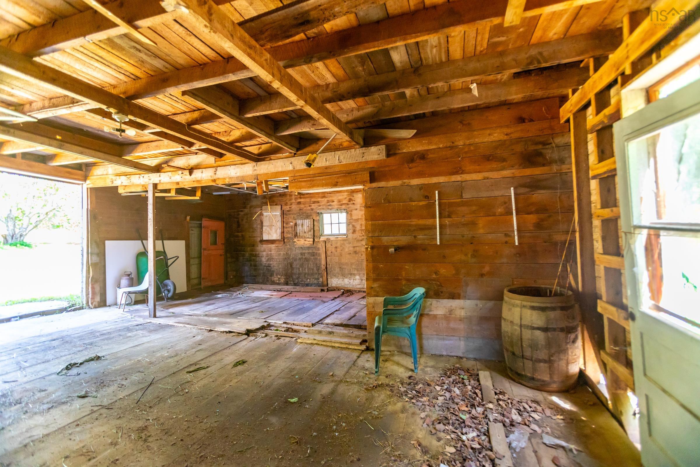 $324,900.00: 1851 Highway 201, Round Hill