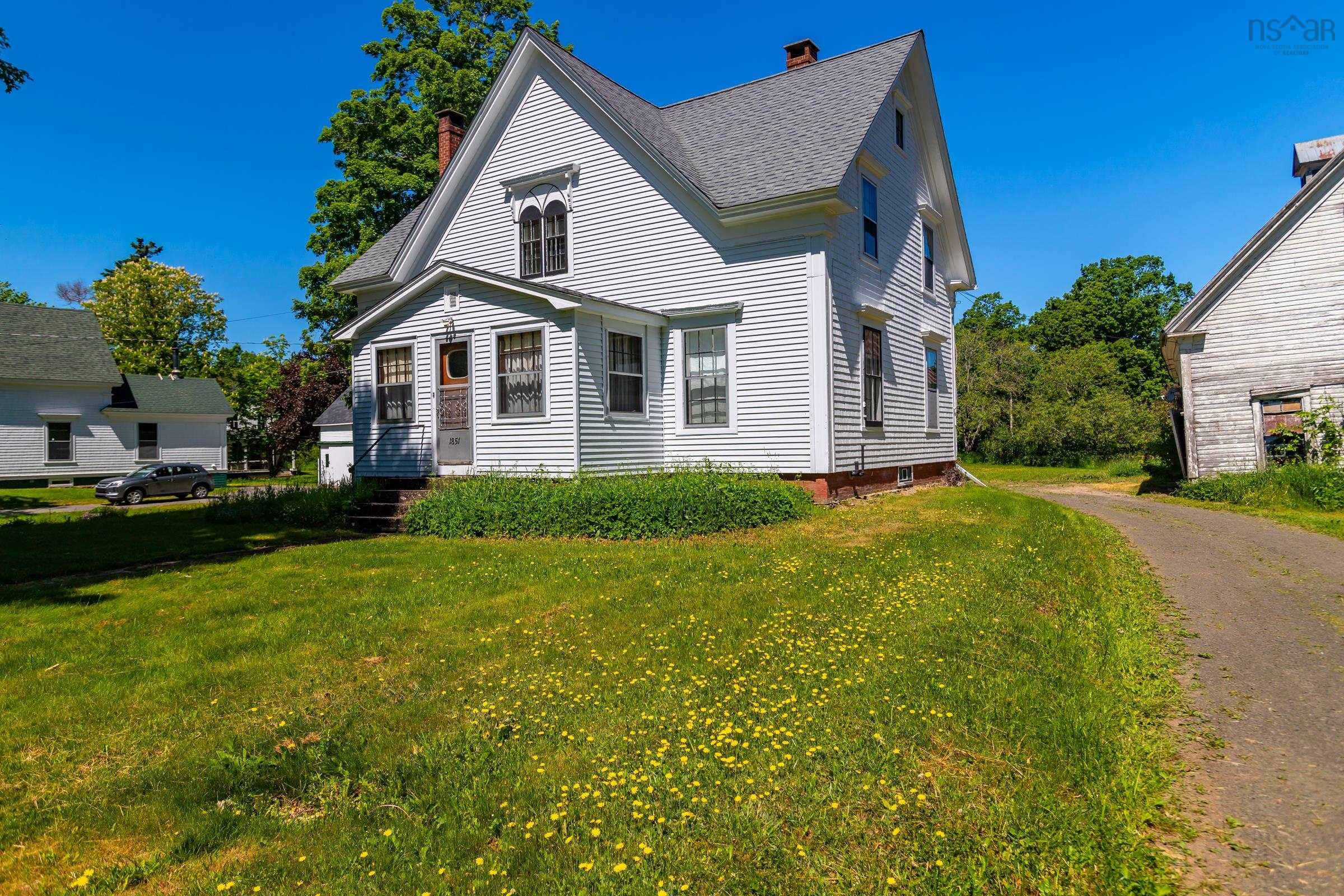 $324,900.00: 1851 Highway 201, Round Hill