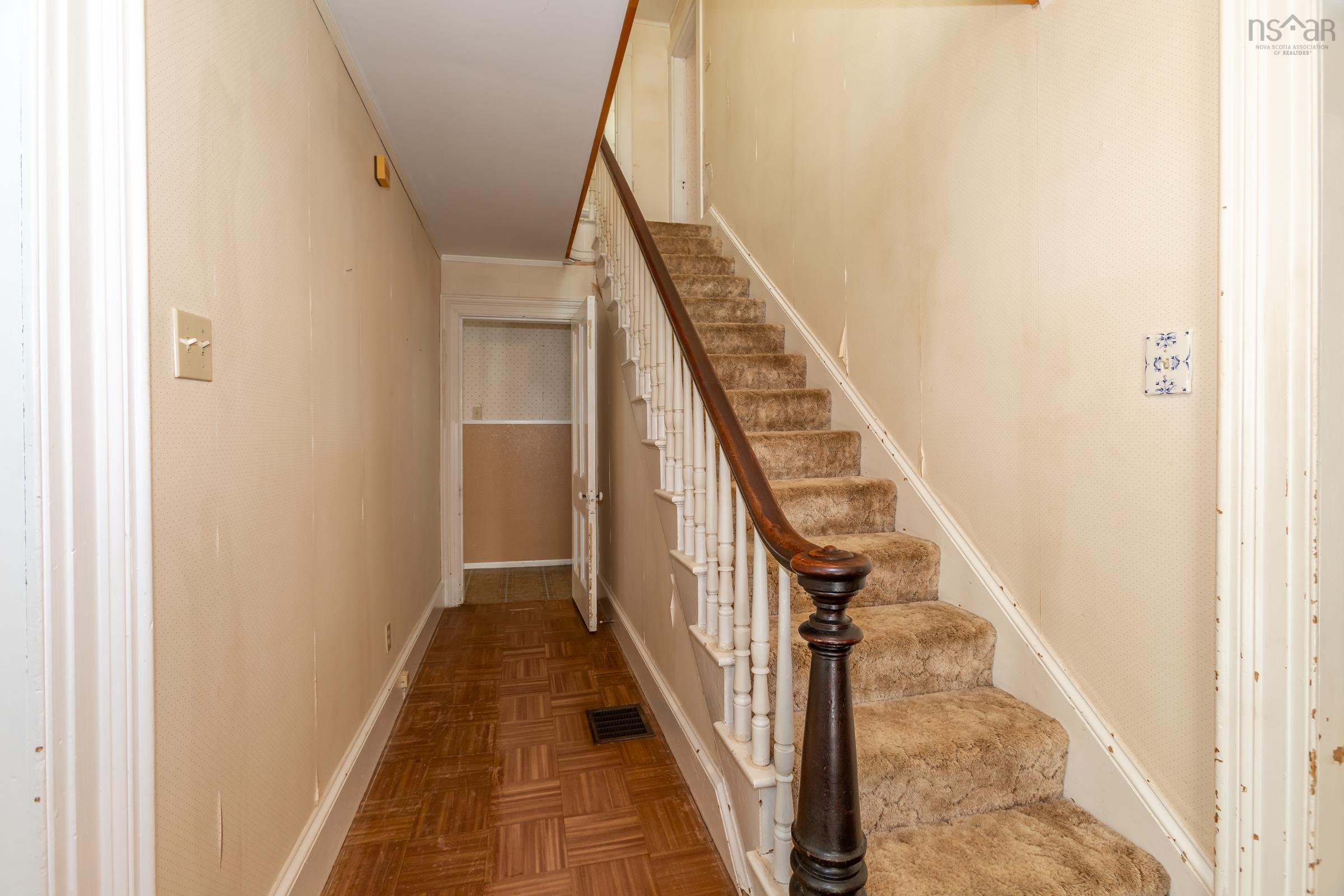 $324,900.00: 1851 Highway 201, Round Hill