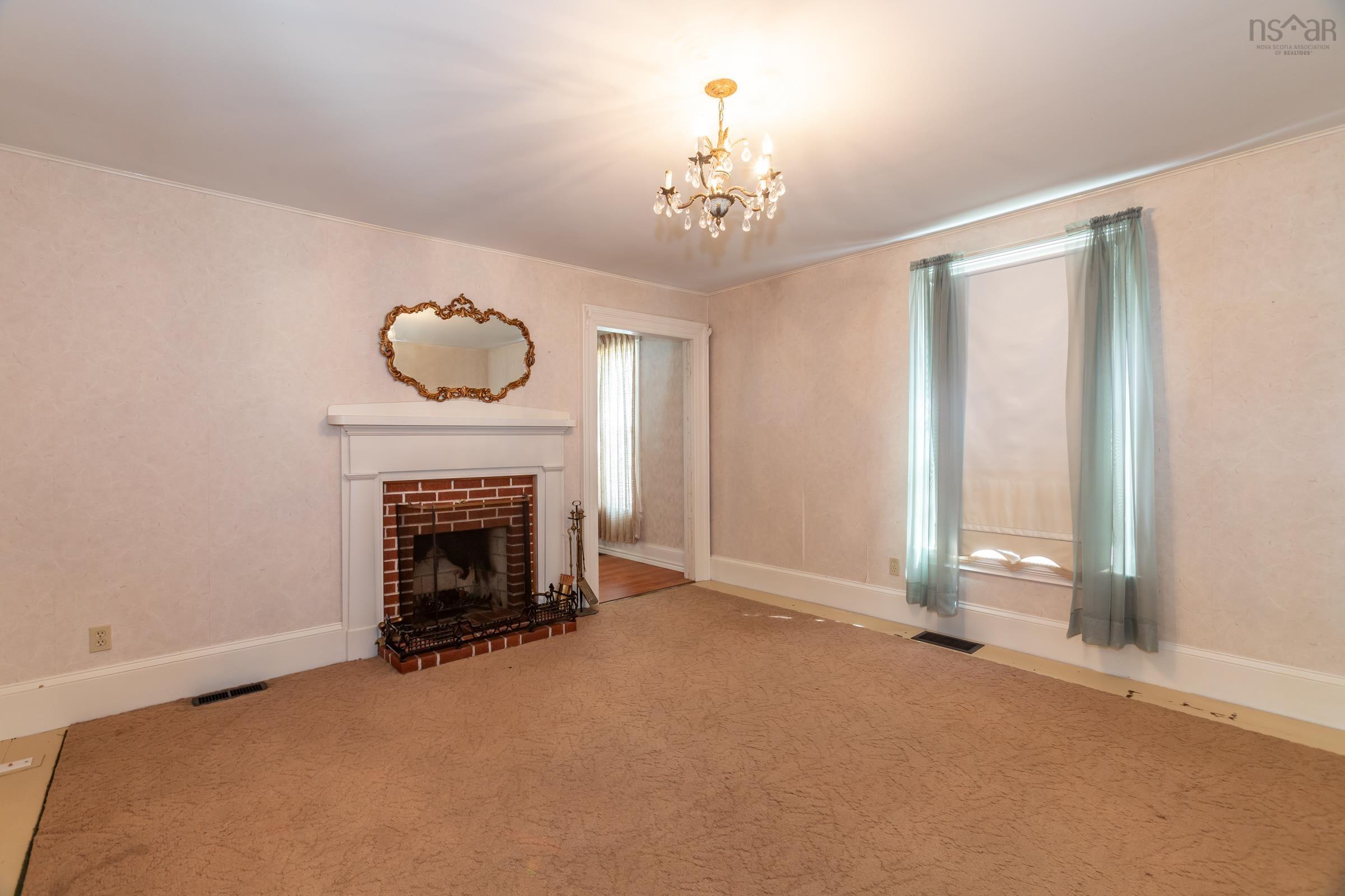 $324,900.00: 1851 Highway 201, Round Hill