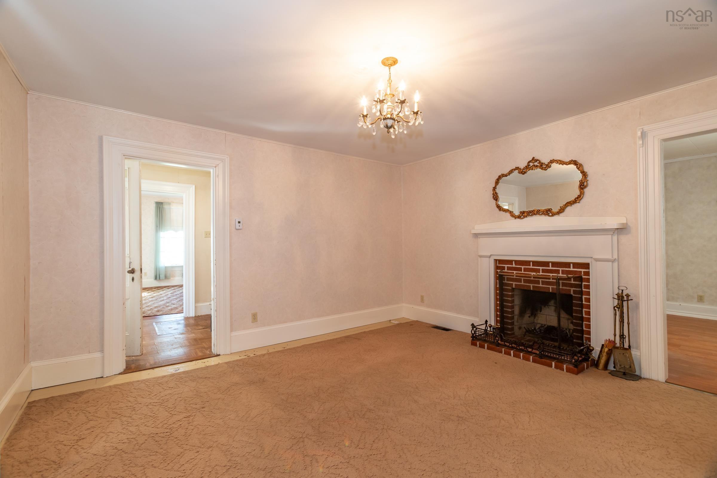 $324,900.00: 1851 Highway 201, Round Hill