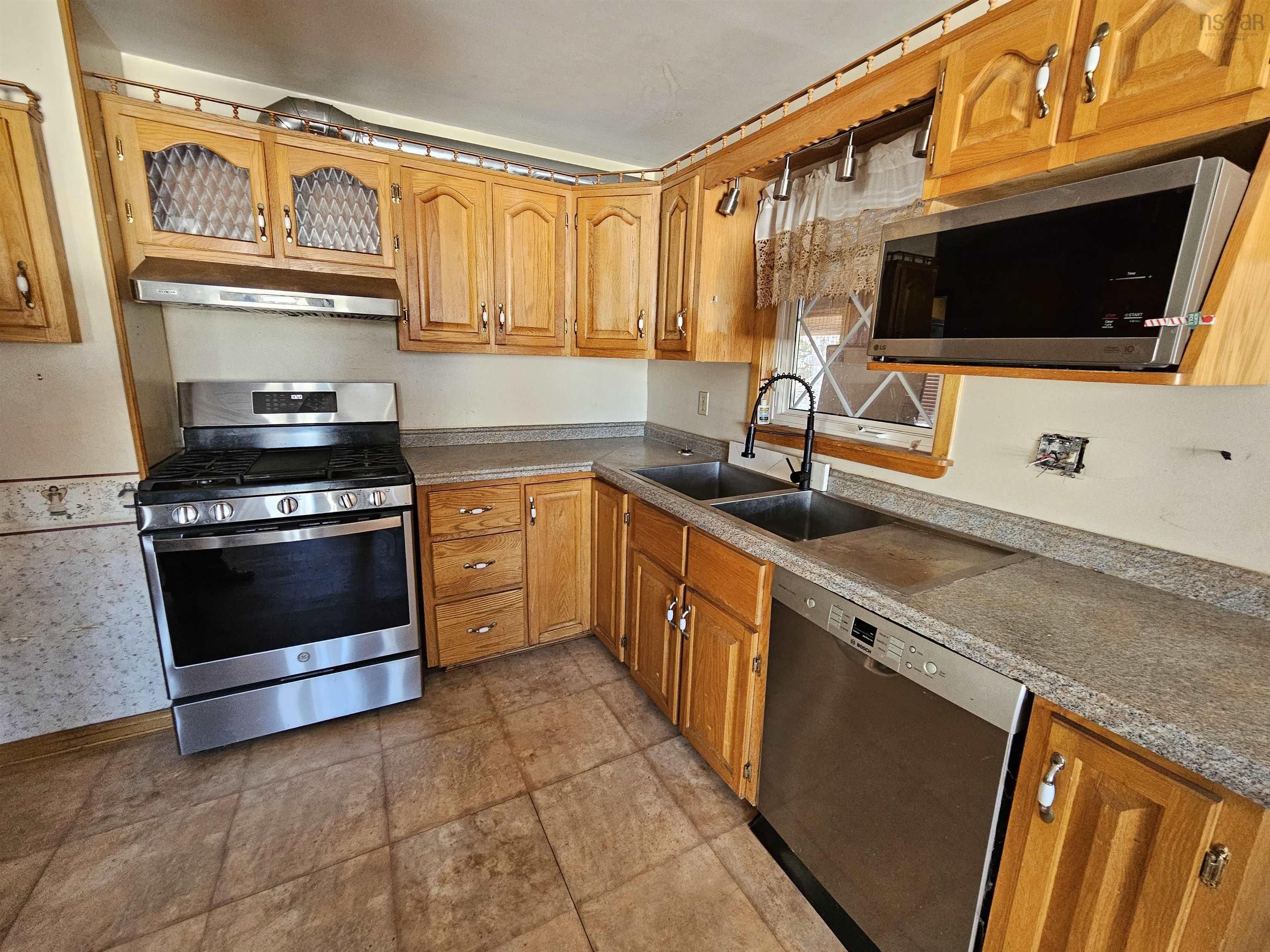 $210,000.00: 11845 Highway 2, Leamington