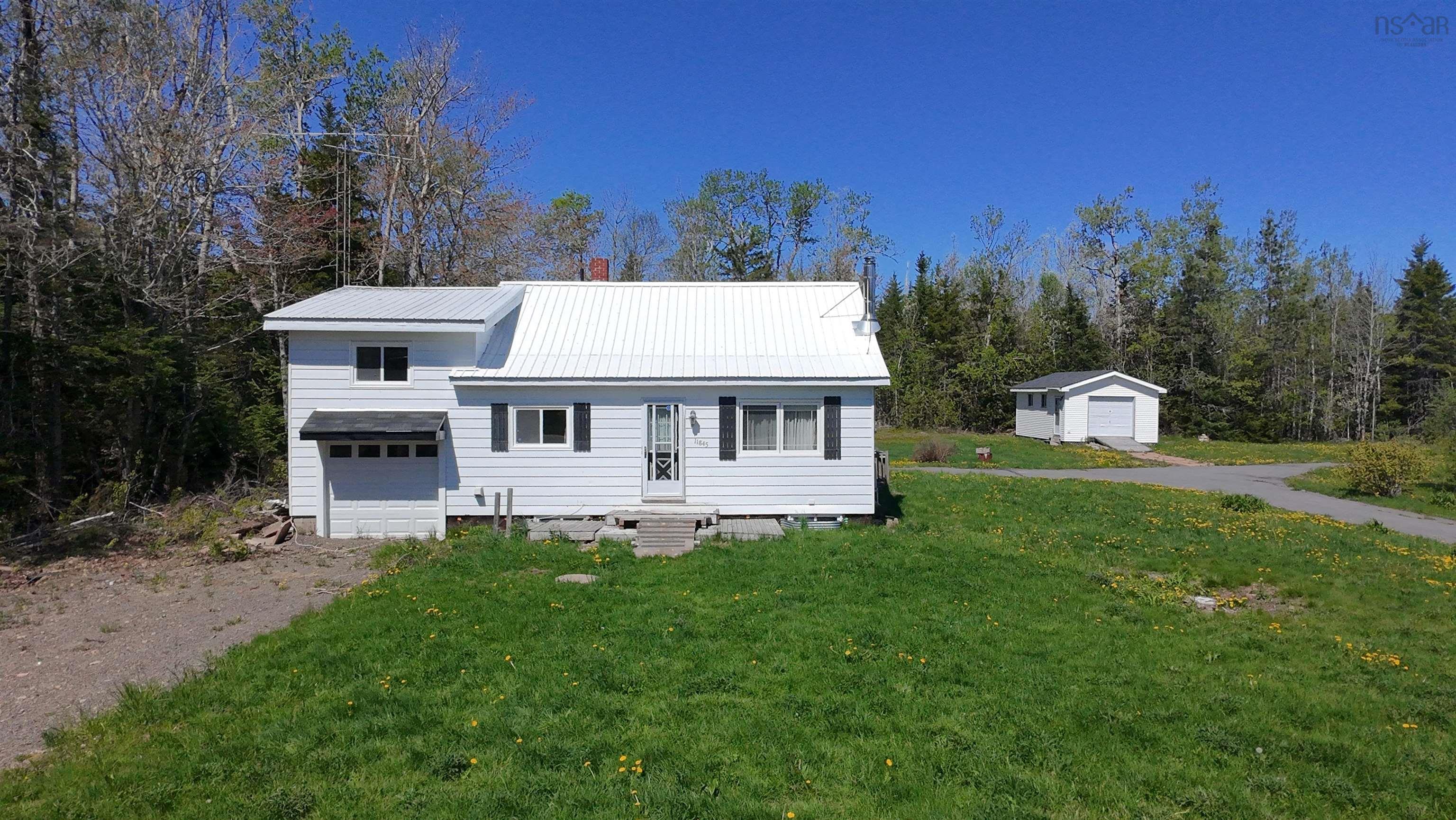 $189,900.00: 11845 Highway 2, Leamington