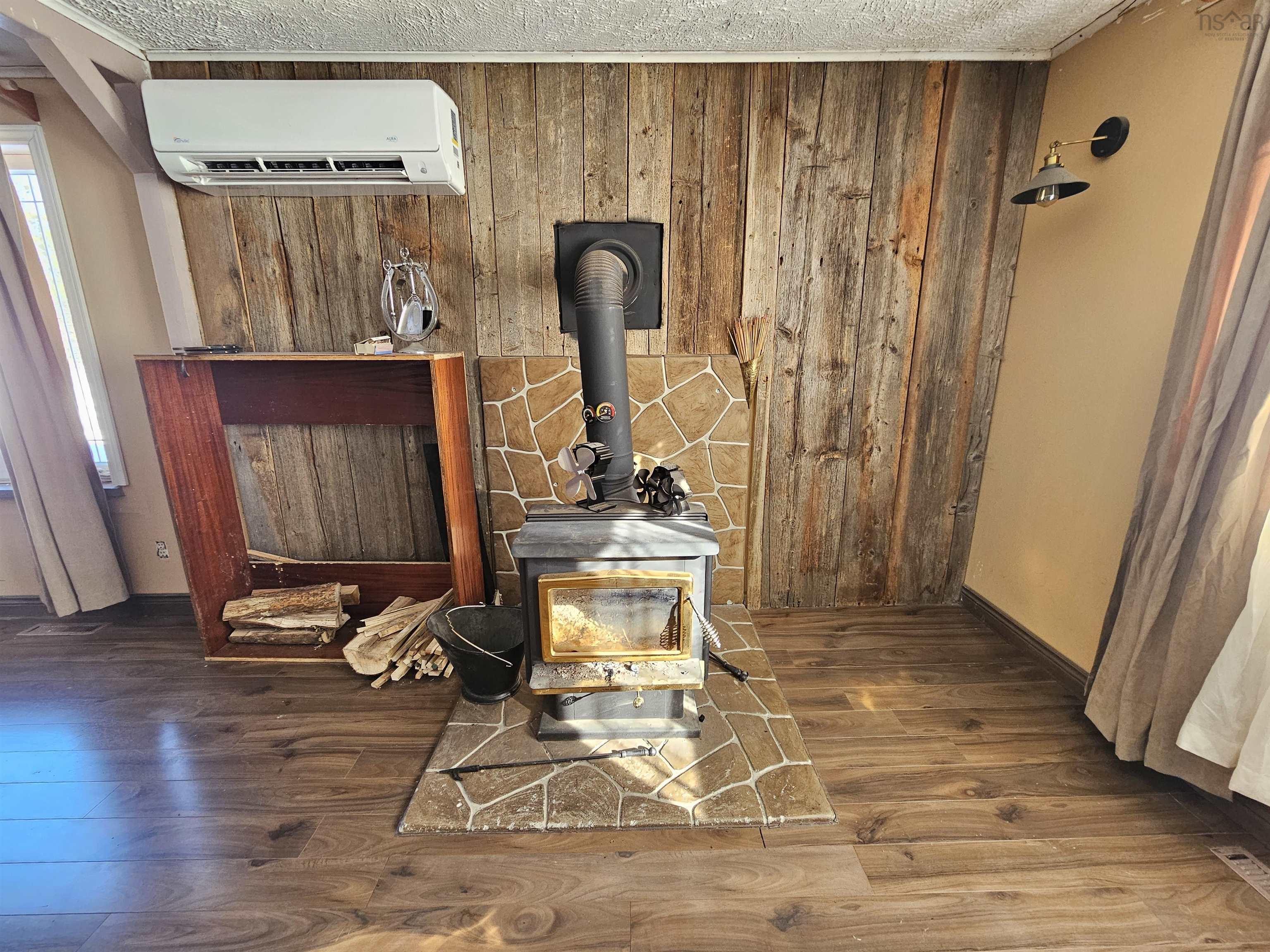 $210,000.00: 11845 Highway 2, Leamington