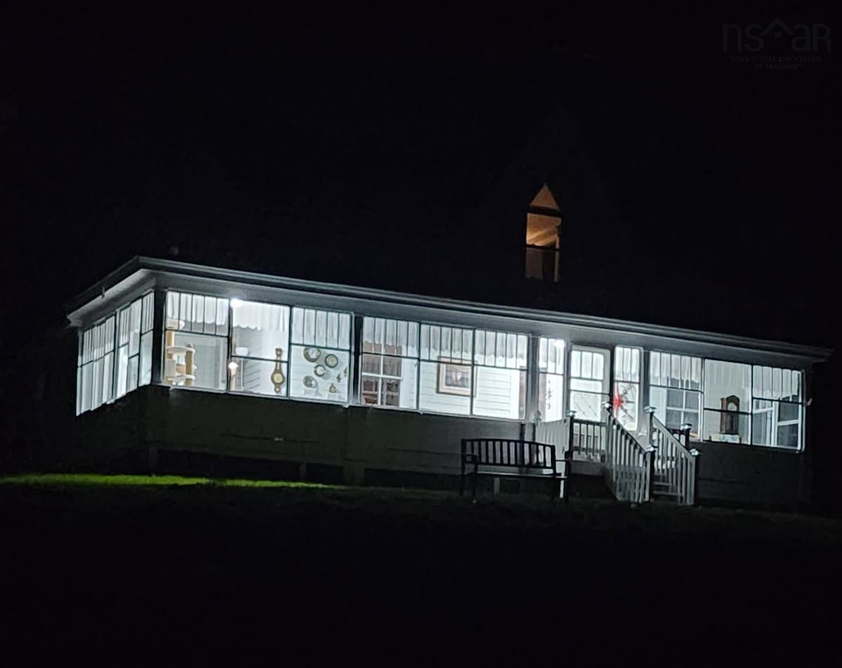 $479,900.00: 1529 Pereau Road, Delhaven