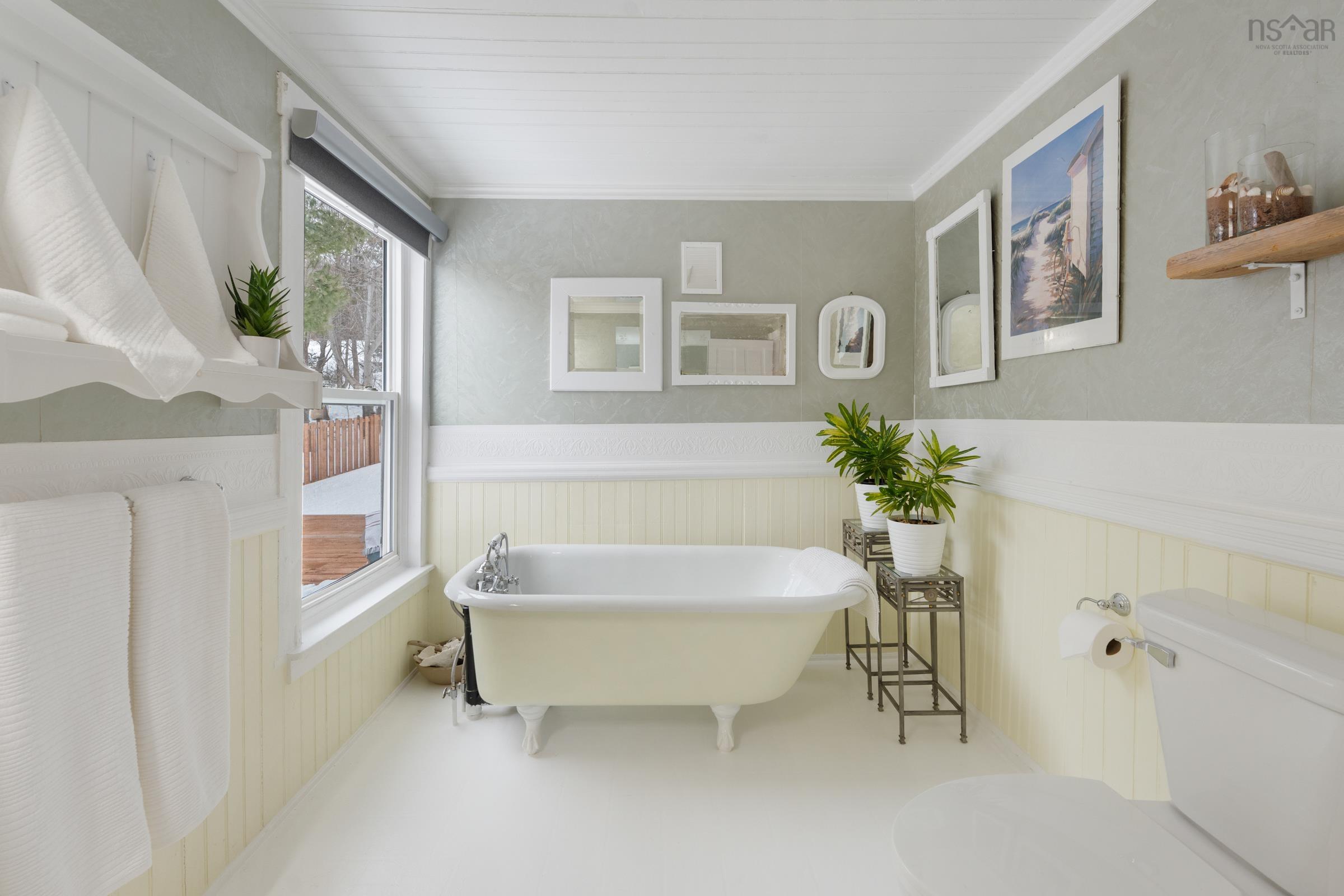 $479,900.00: 1529 Pereau Road, Delhaven