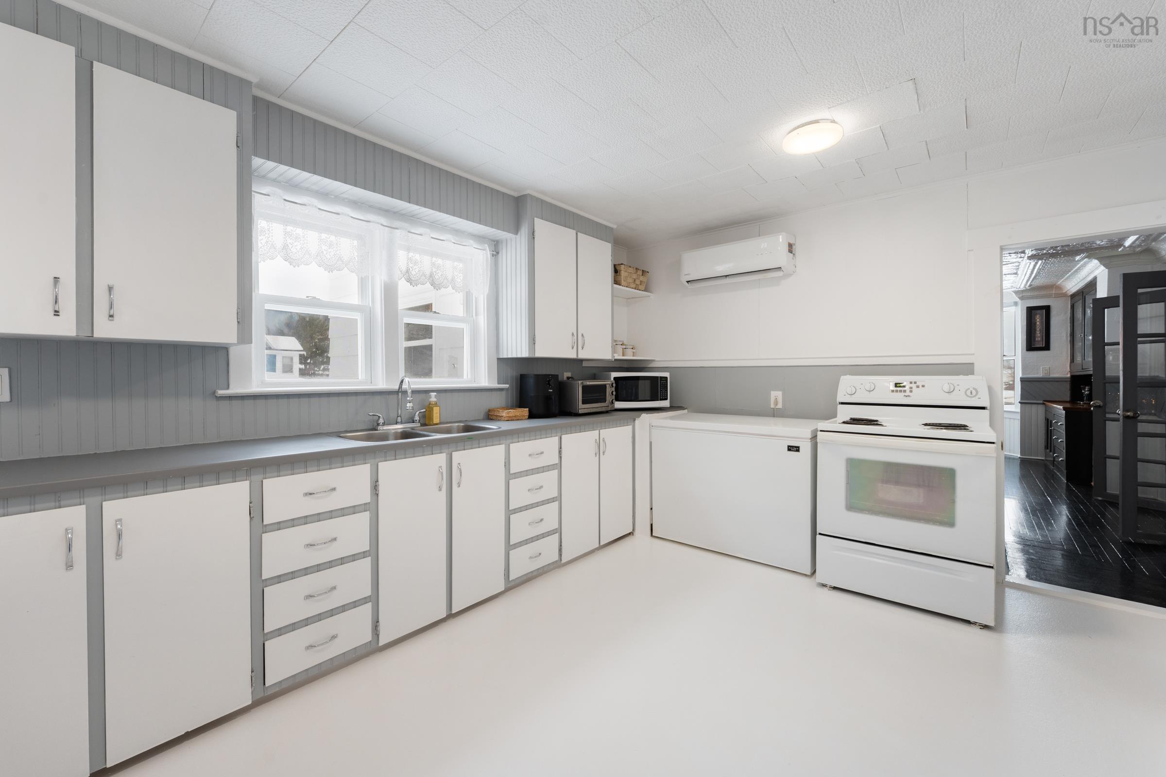 $479,900.00: 1529 Pereau Road, Delhaven