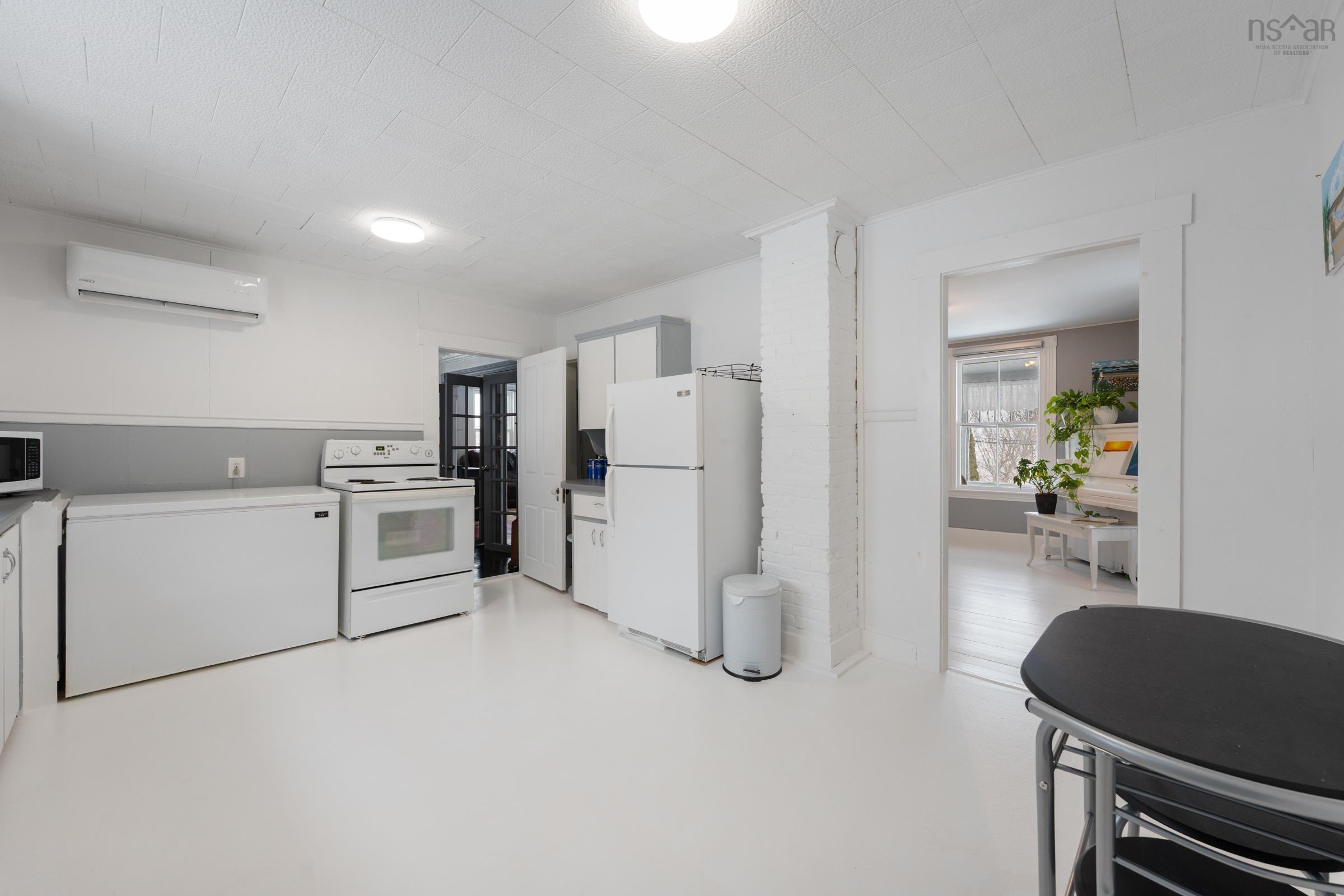 $479,900.00: 1529 Pereau Road, Delhaven