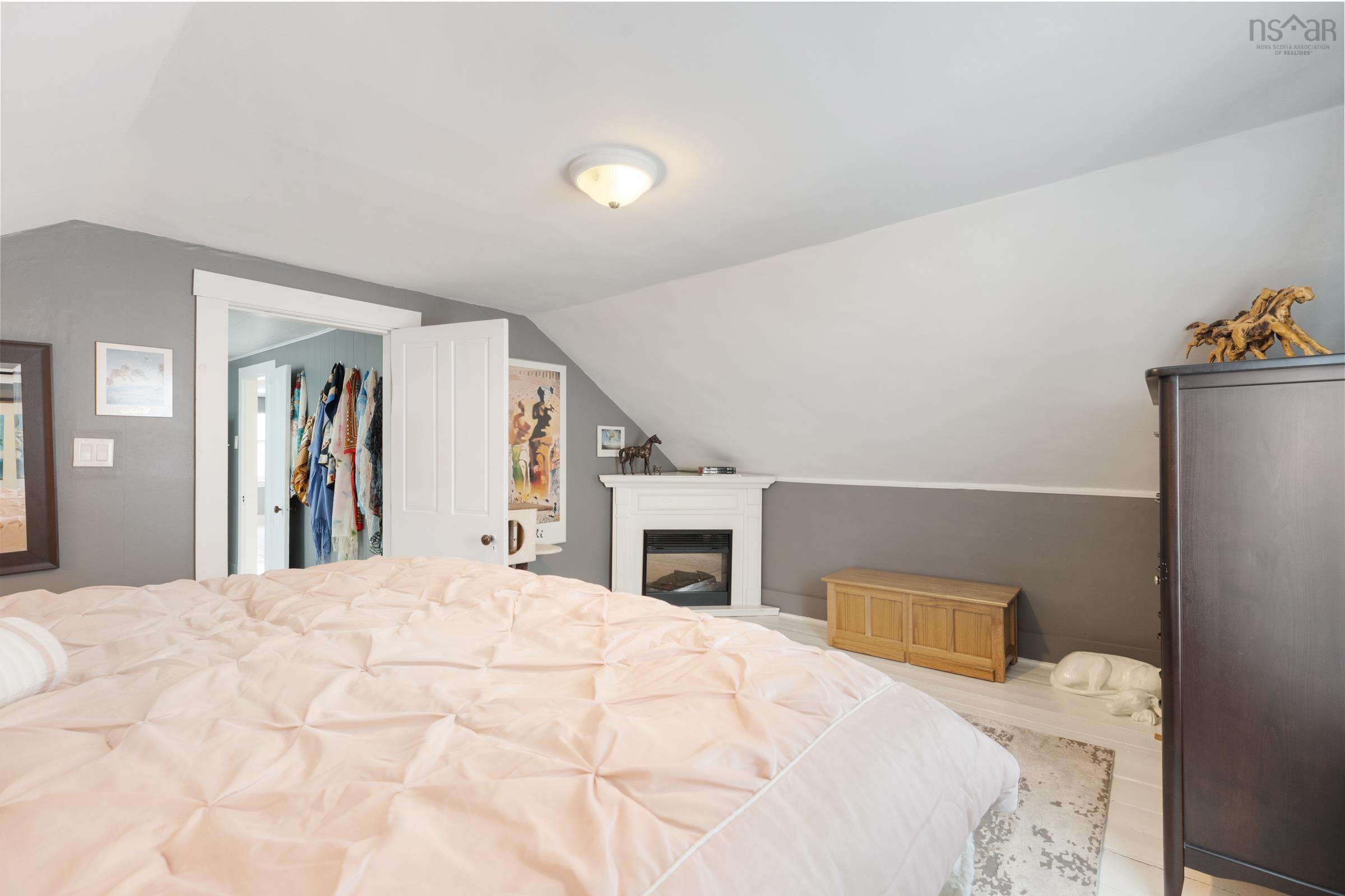 $479,900.00: 1529 Pereau Road, Delhaven