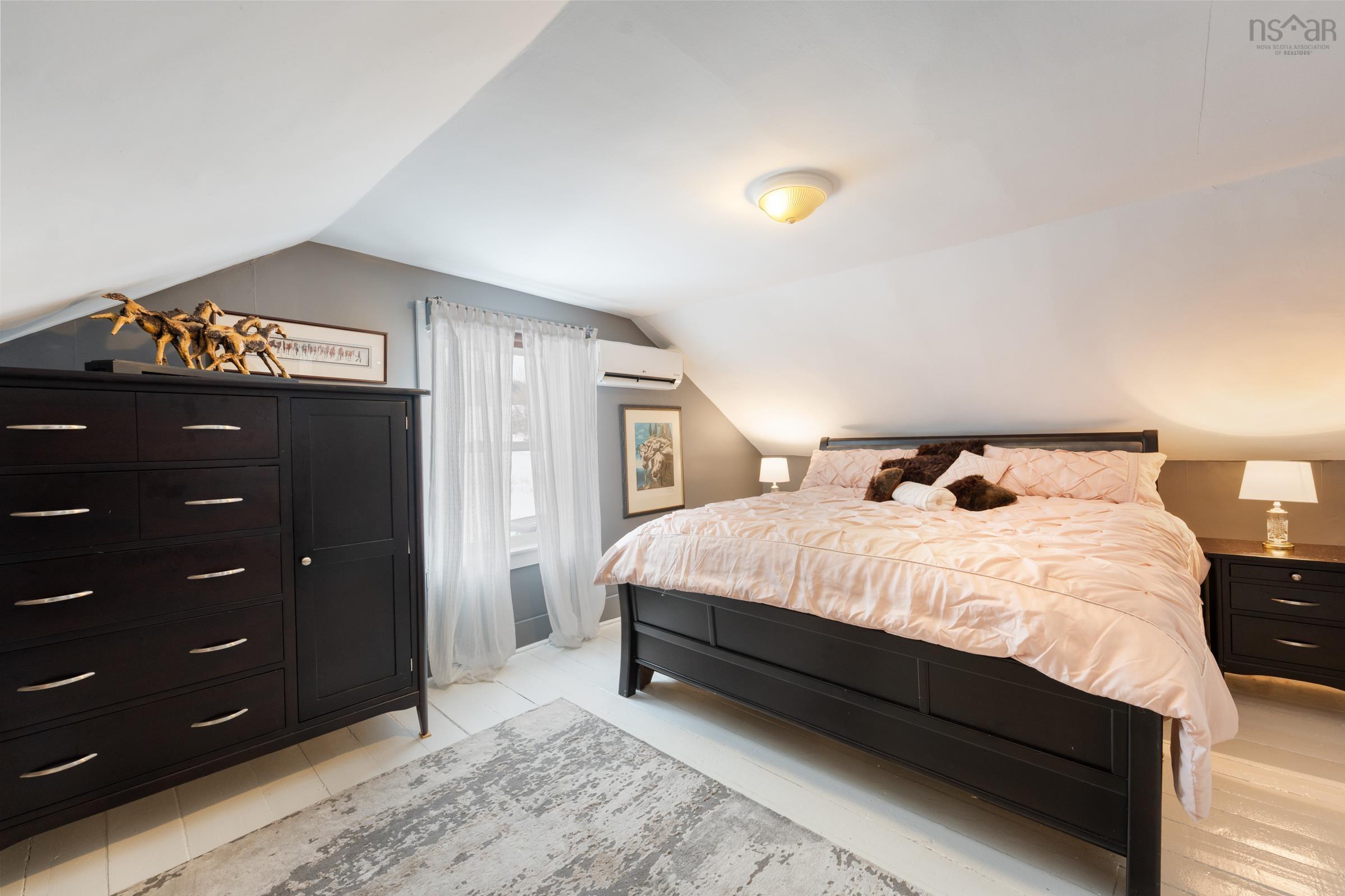 $479,900.00: 1529 Pereau Road, Delhaven