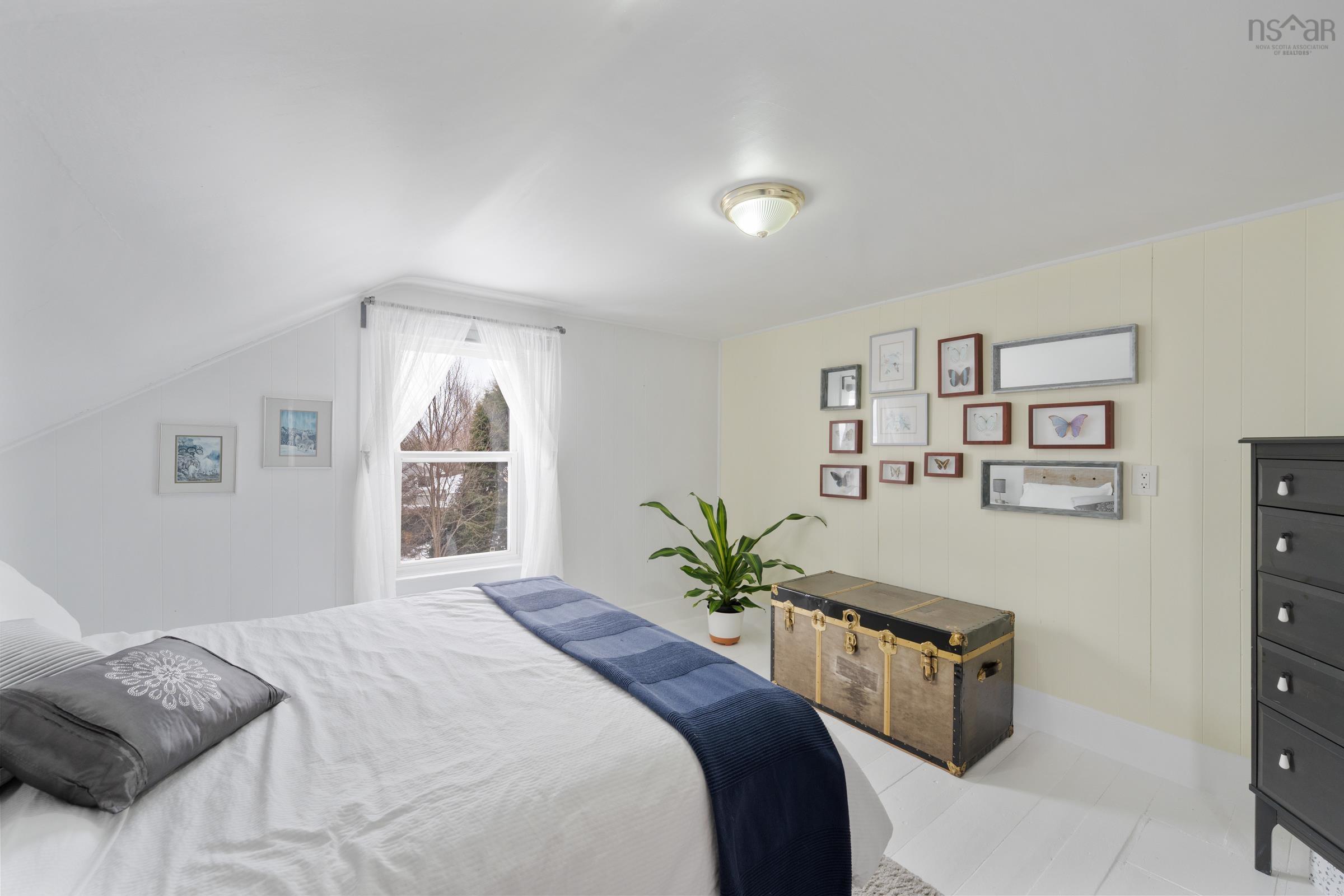 $479,900.00: 1529 Pereau Road, Delhaven