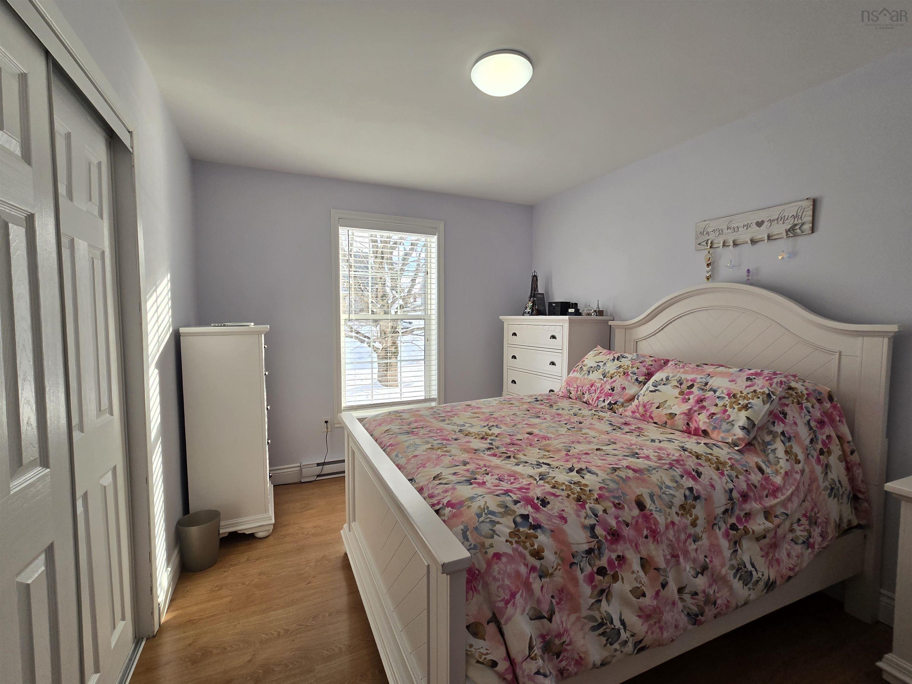 $279,900.00: 43 Glenda Crescent, Sydney